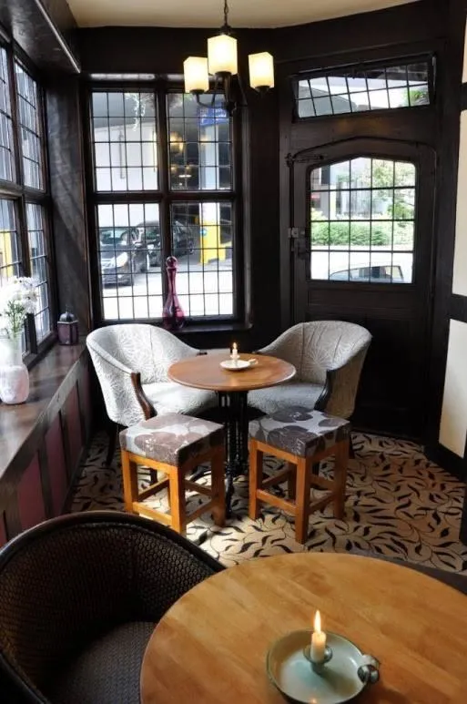 Restaurant/places to eat in The Cardinals Hat