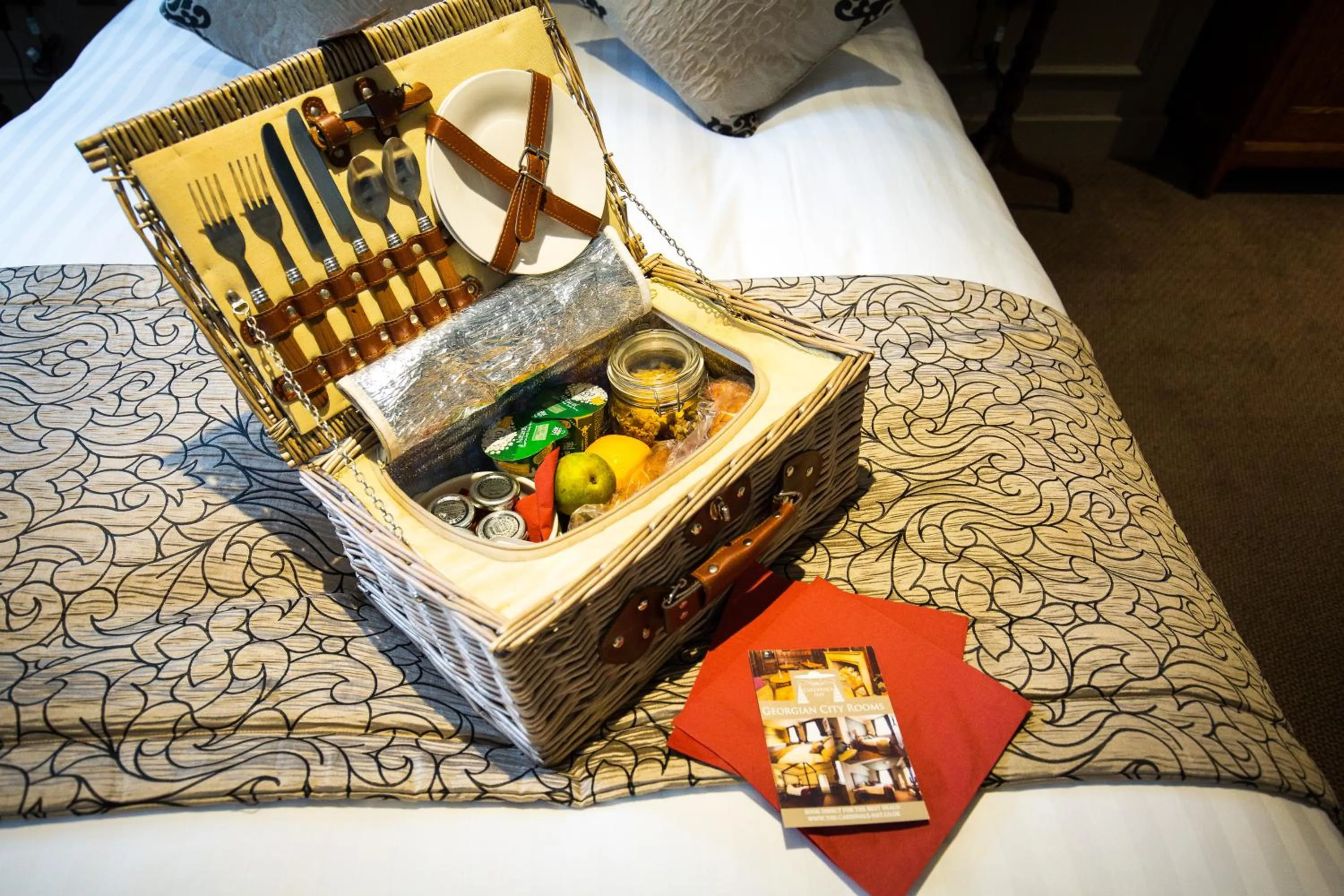 Breakfast, Bed in The Cardinals Hat