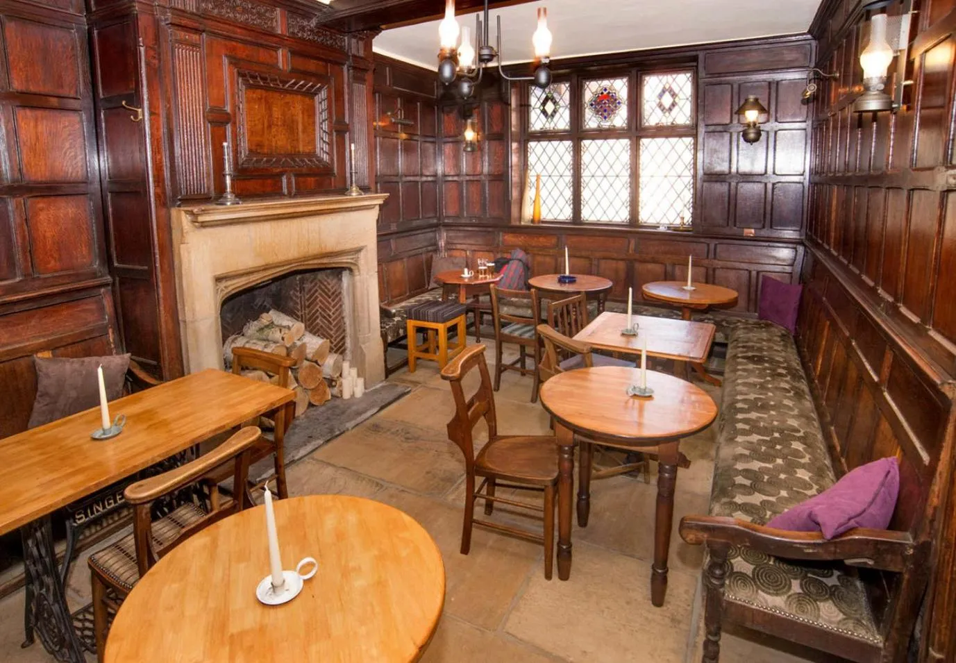 Restaurant/places to eat in The Cardinals Hat