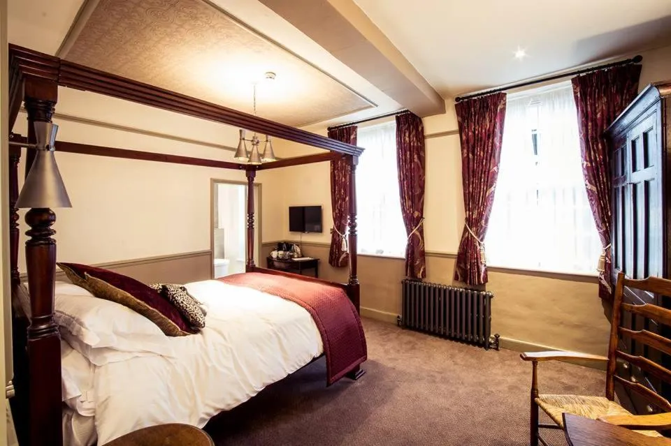 Bedroom, Bed in The Cardinals Hat