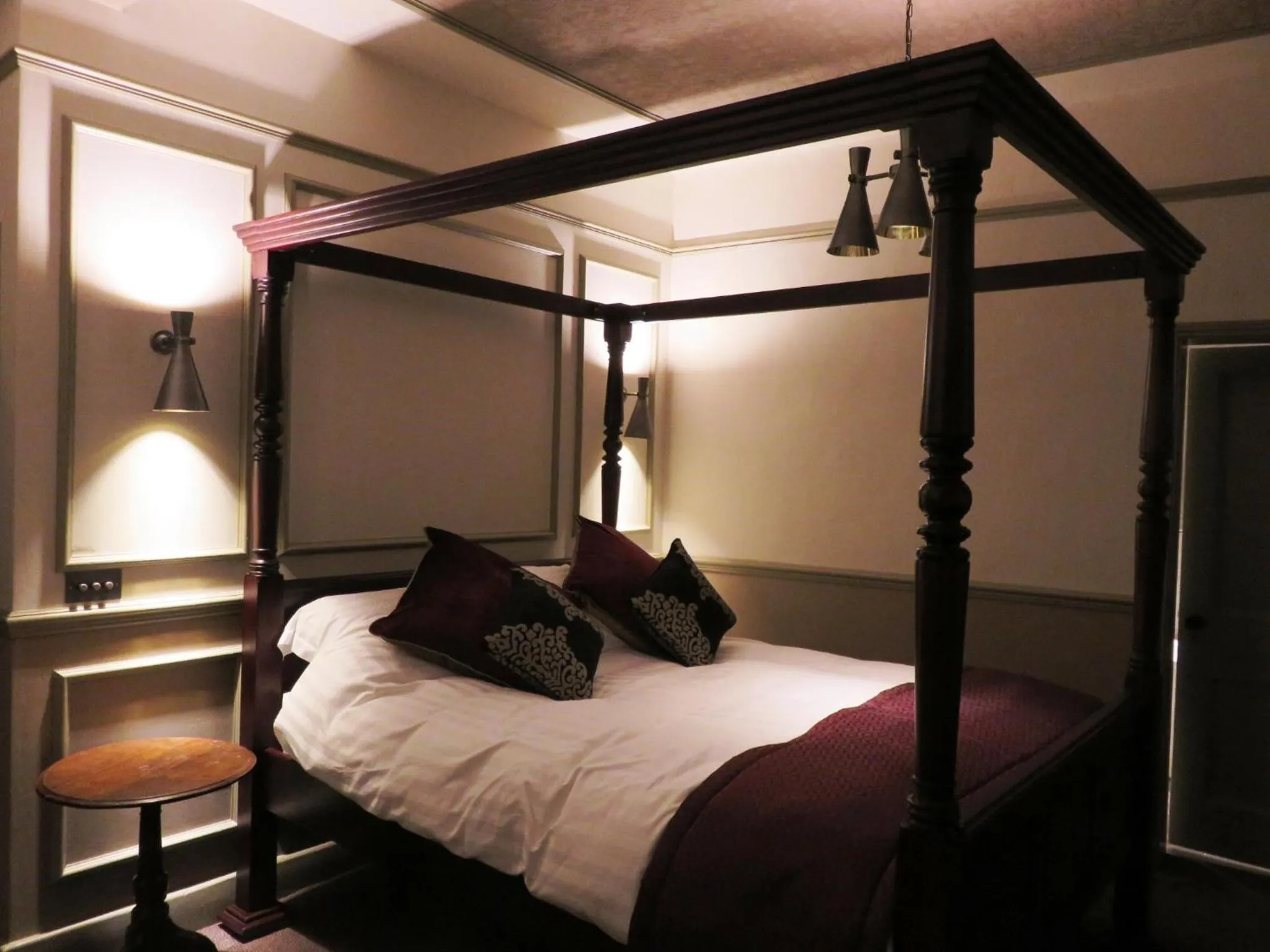 Bedroom, Bed in The Cardinals Hat