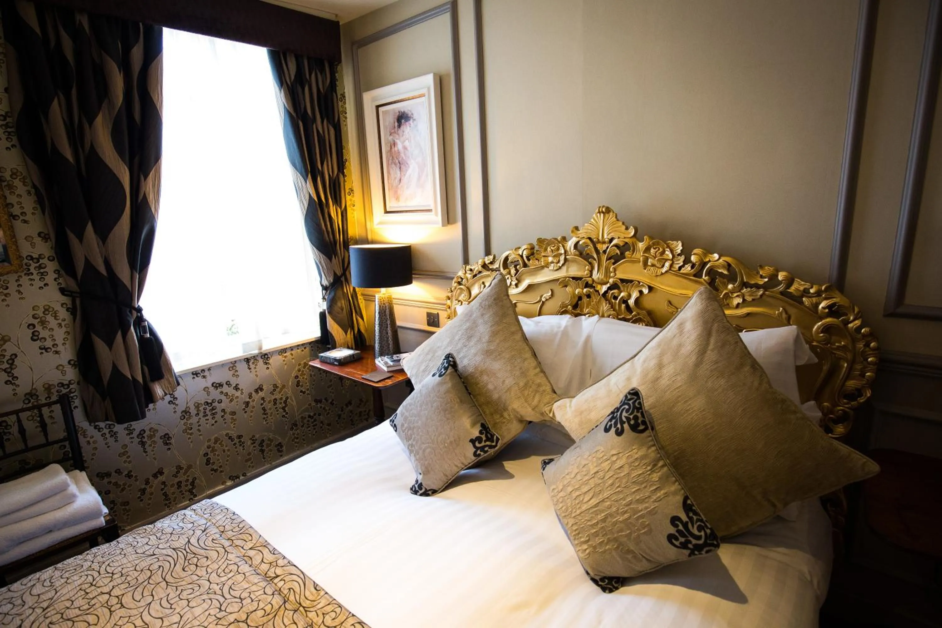 Bed in The Cardinals Hat