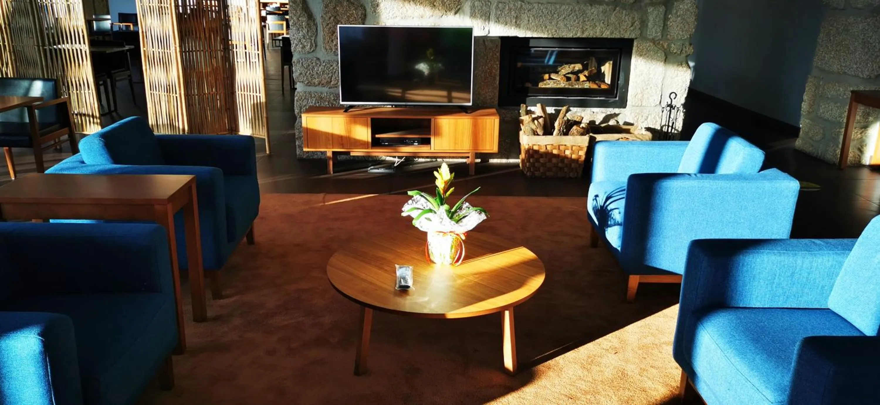 Communal lounge/ TV room in Belmonte Sinai Hotel