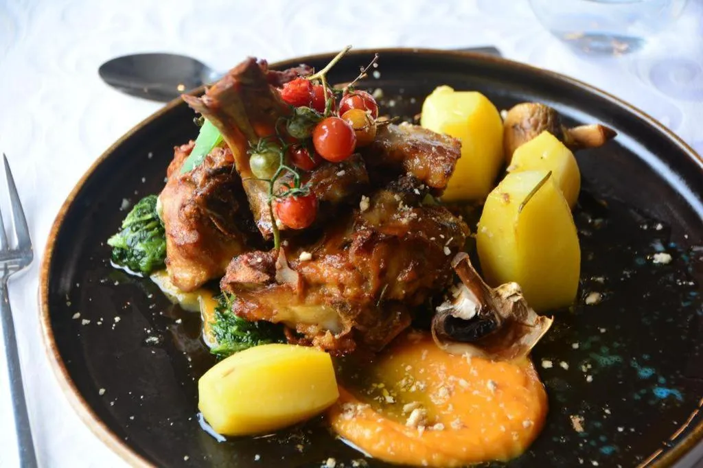 Restaurant/places to eat in Belmonte Sinai Hotel