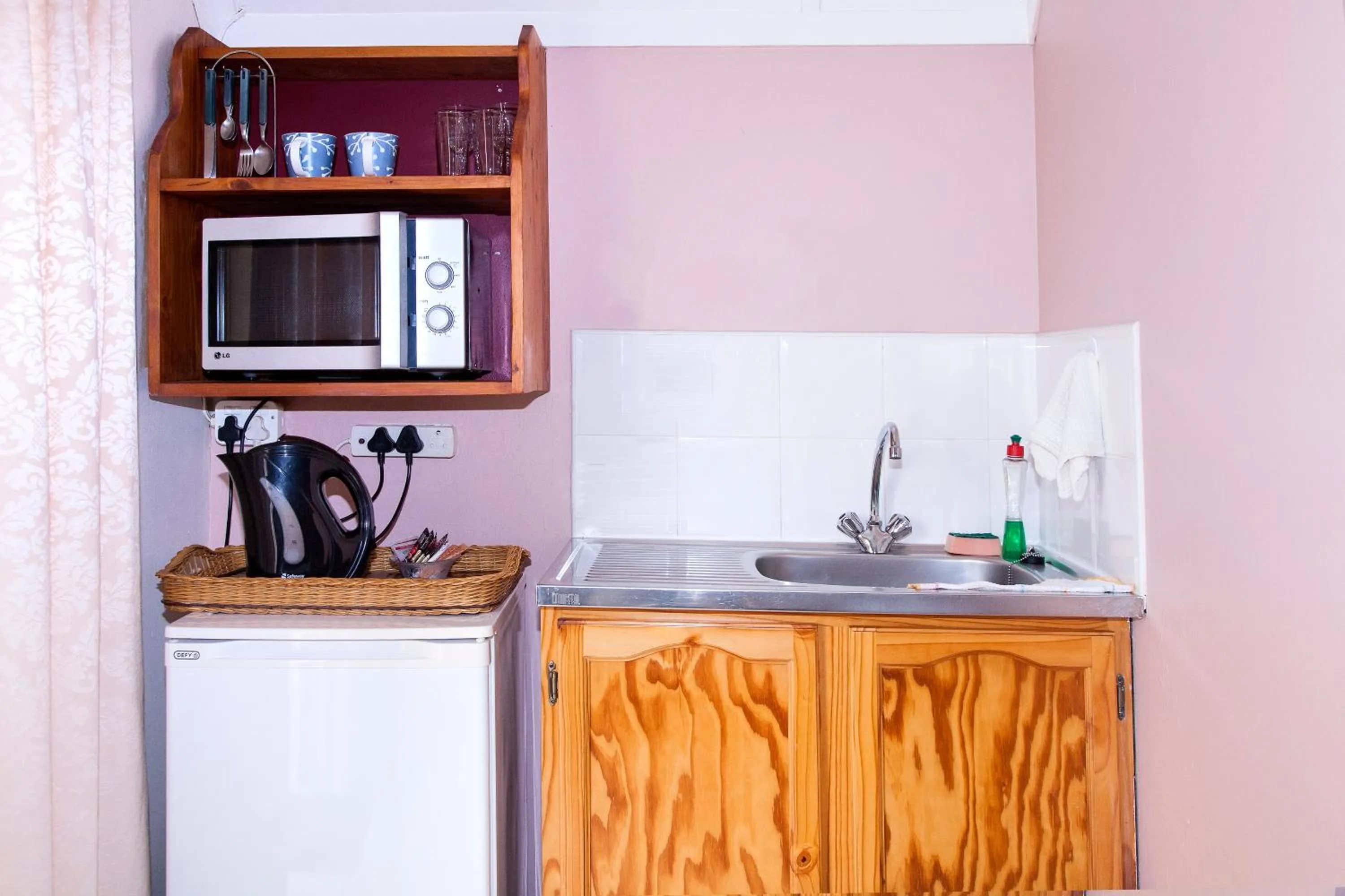 Kitchen or kitchenette in York House Guest House