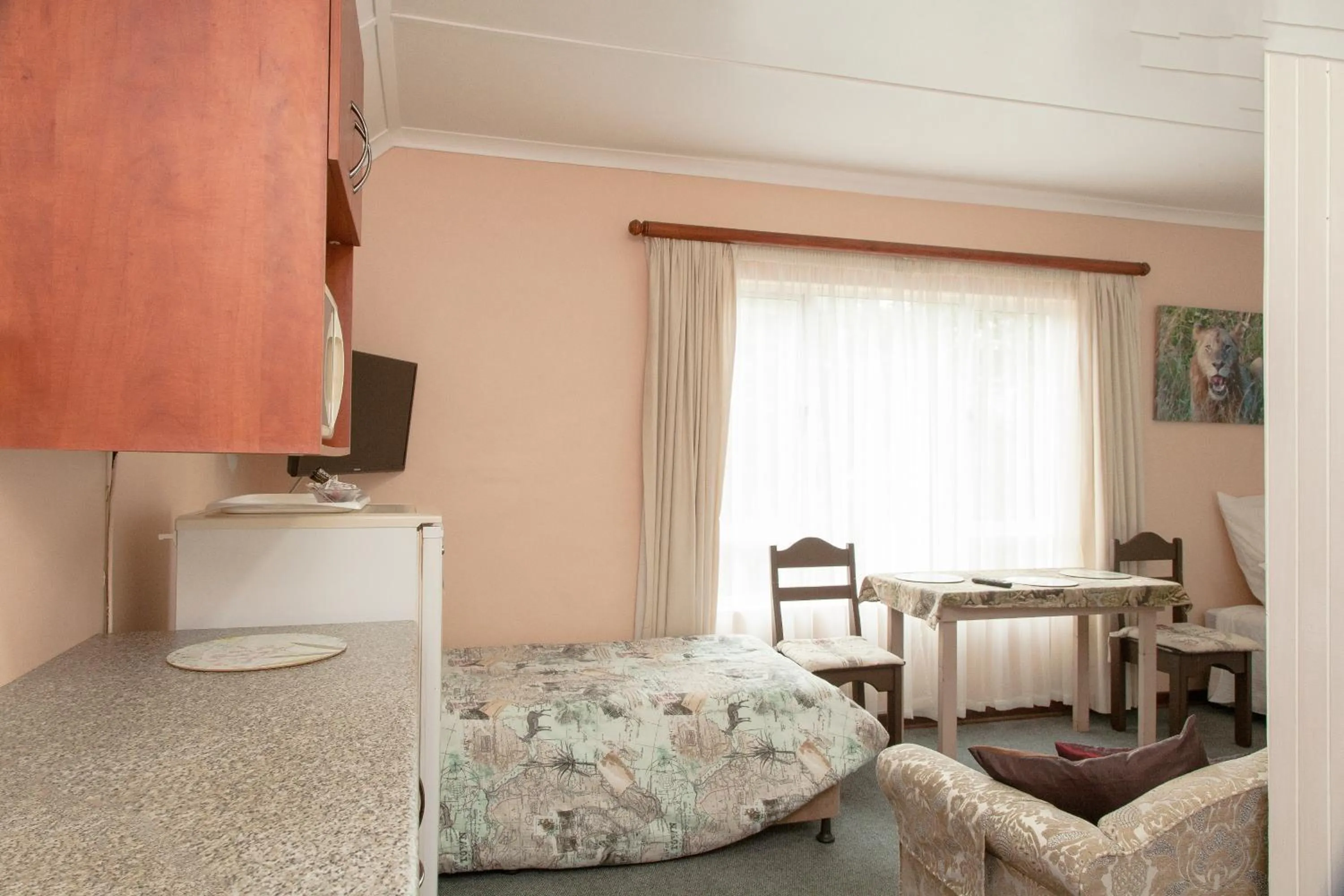 Kitchen or kitchenette in York House Guest House