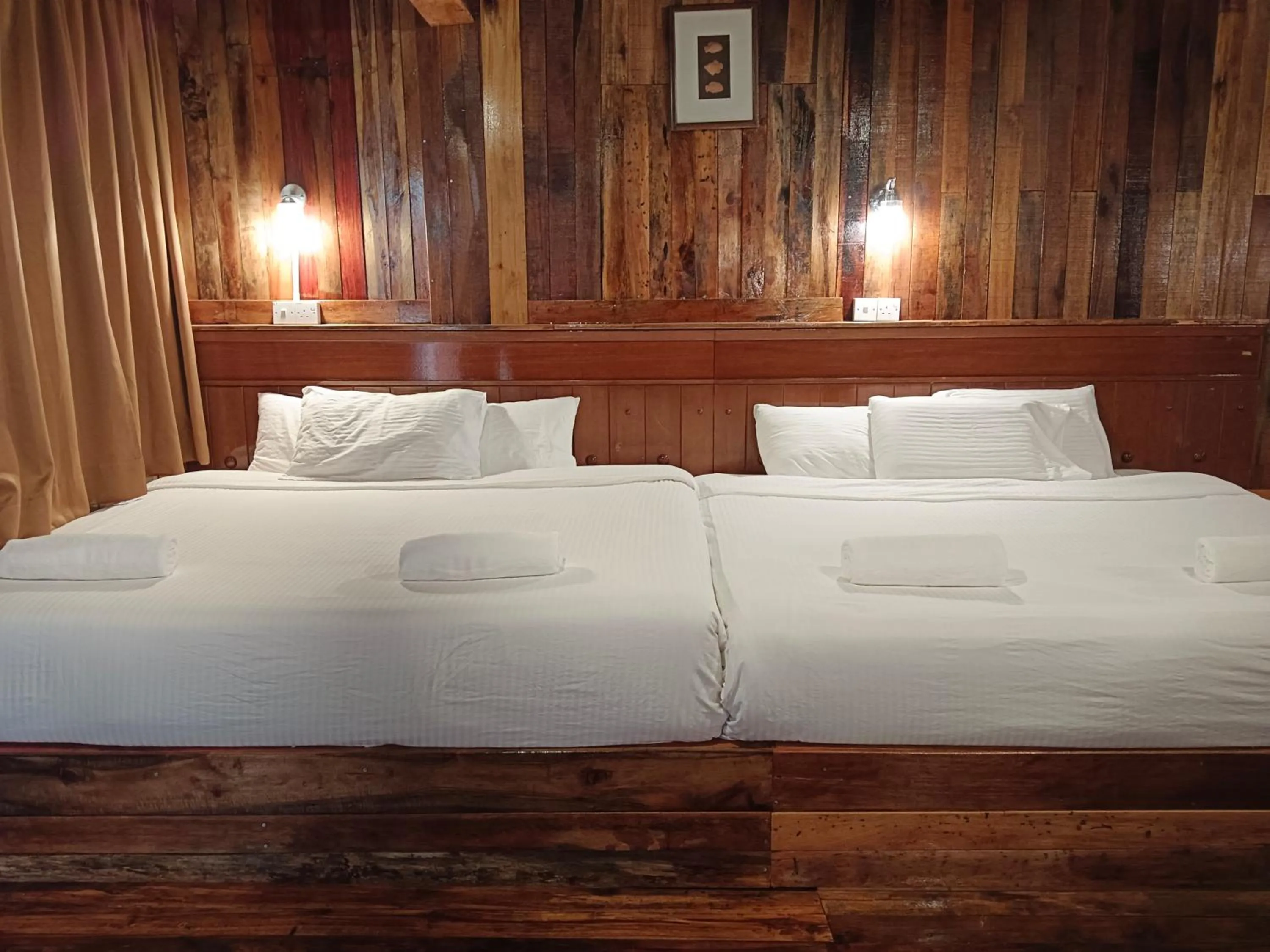 Bed in Joe Fisherman Inn