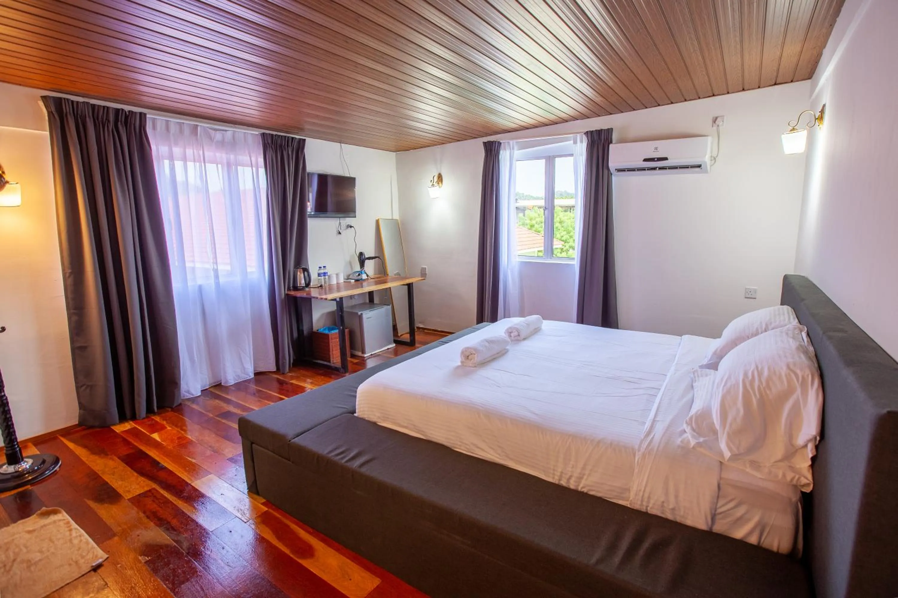 Bed in Joe Fisherman Inn