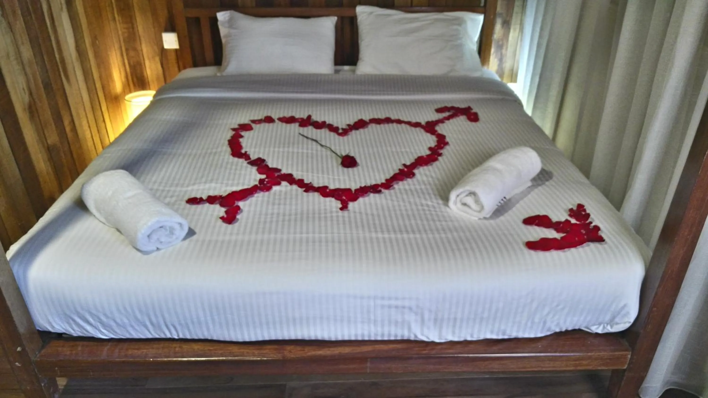 Bed in Joe Fisherman Inn