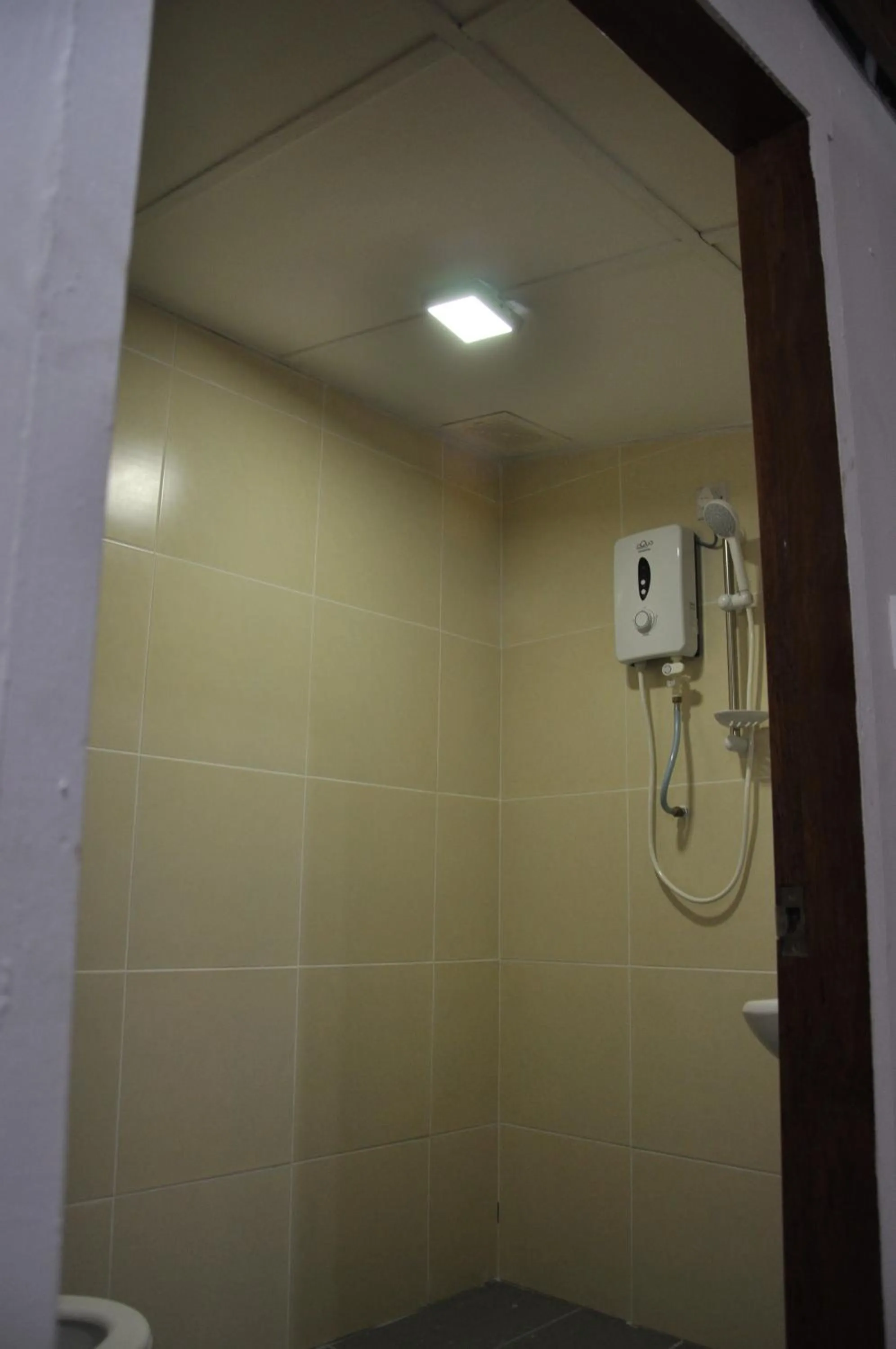 Shower in Joe Fisherman Inn