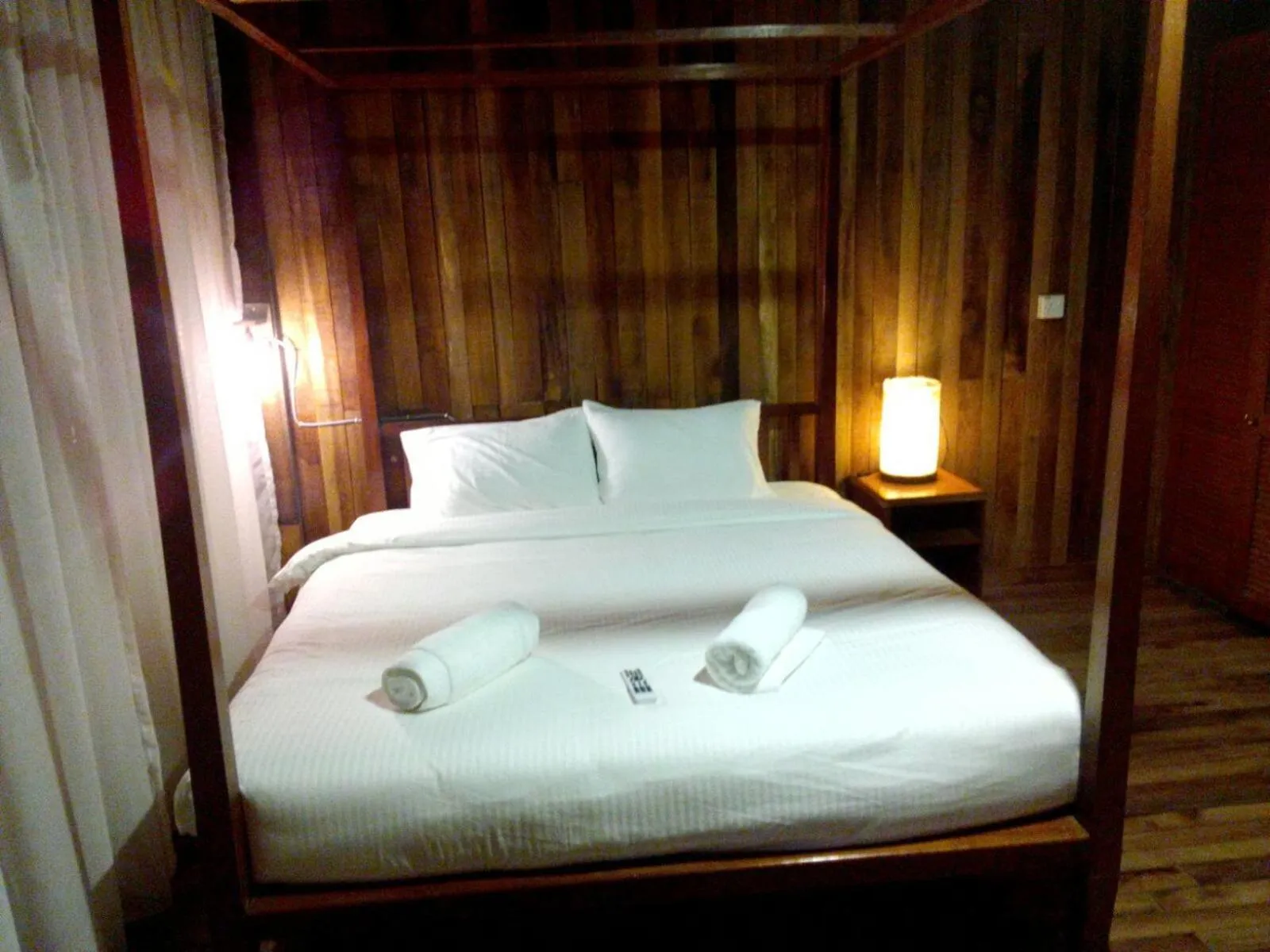 Bed in Joe Fisherman Inn