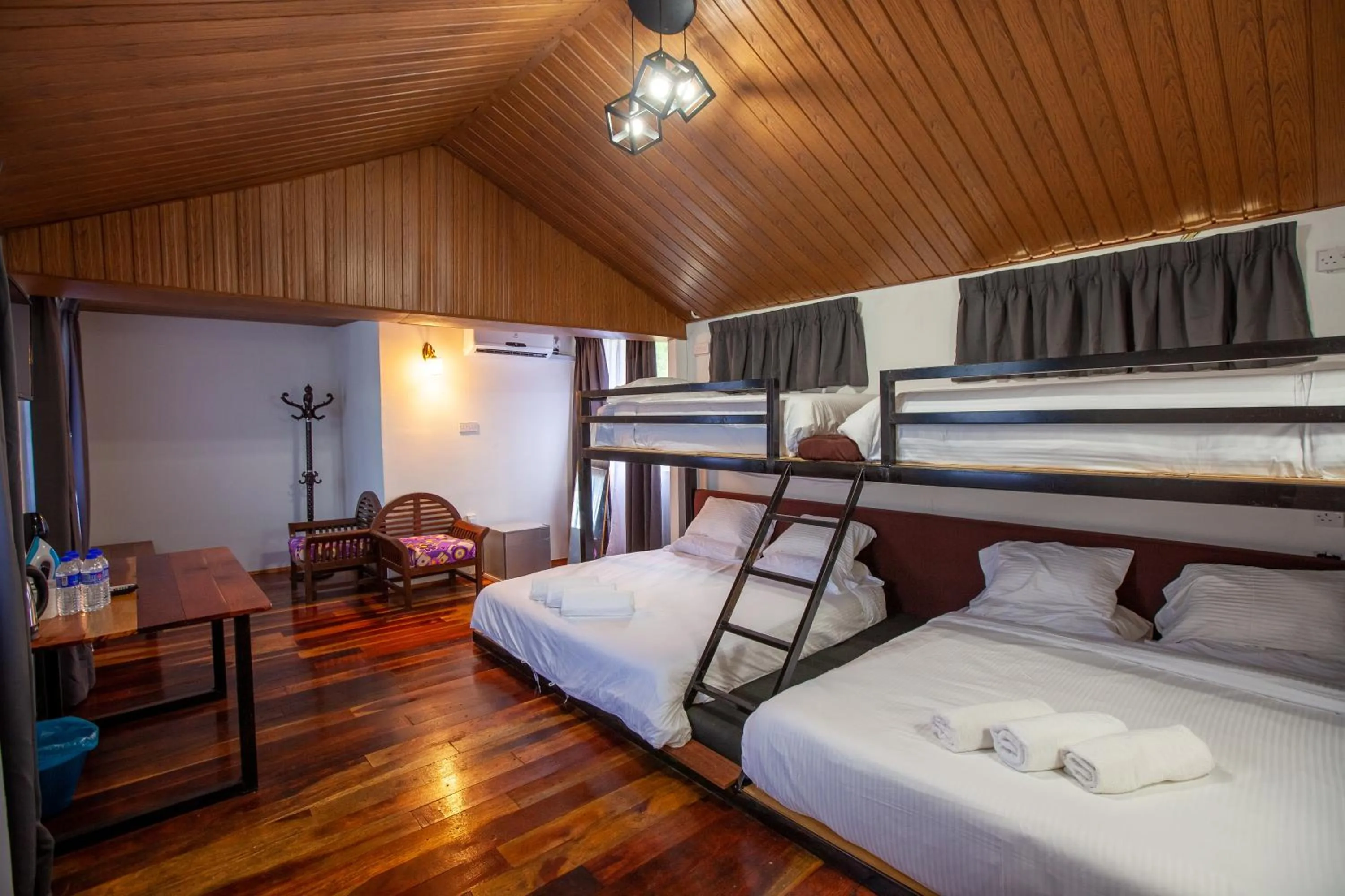 Photo of the whole room, Bed in Joe Fisherman Inn