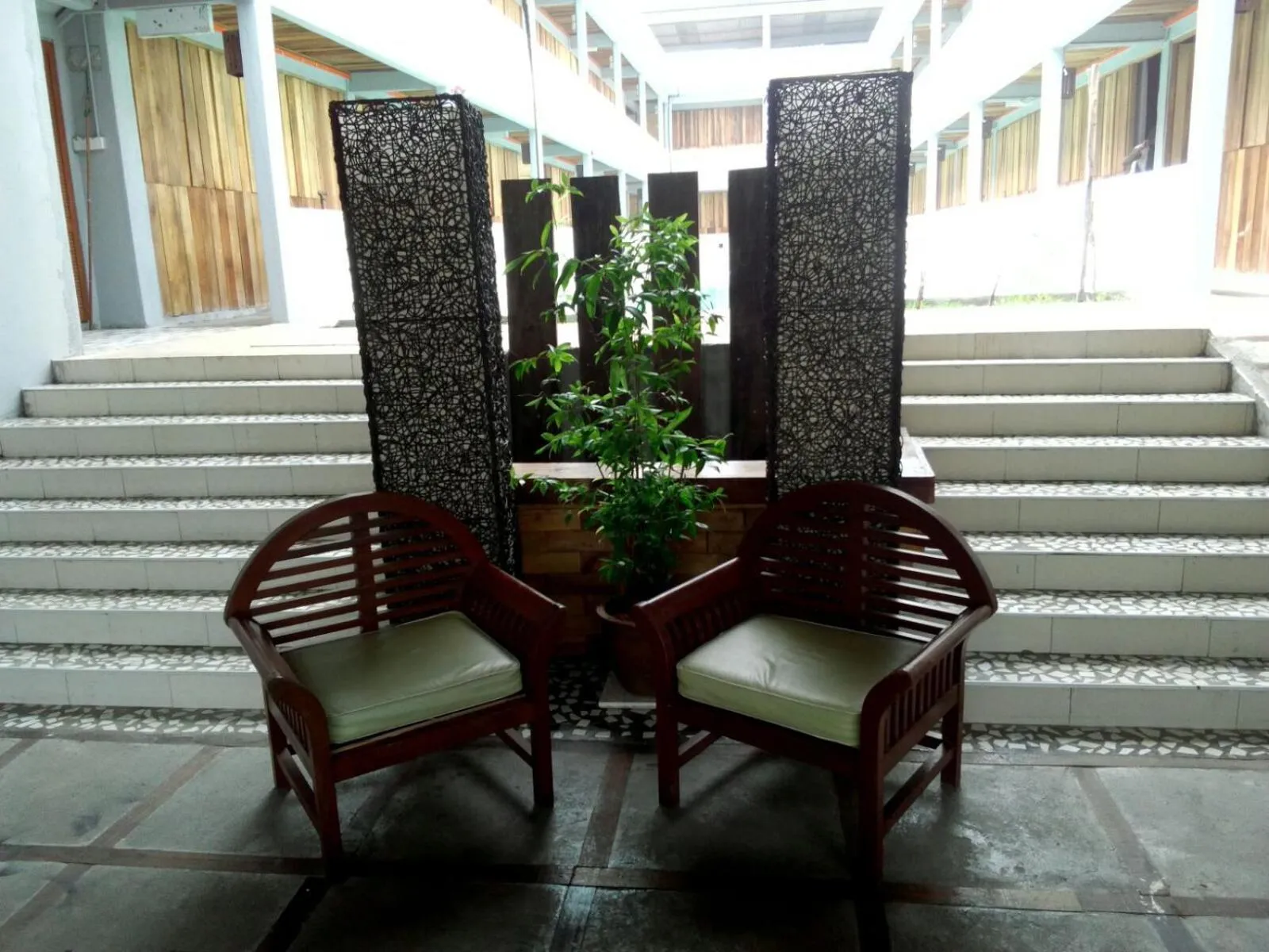 Facade/entrance in Joe Fisherman Inn