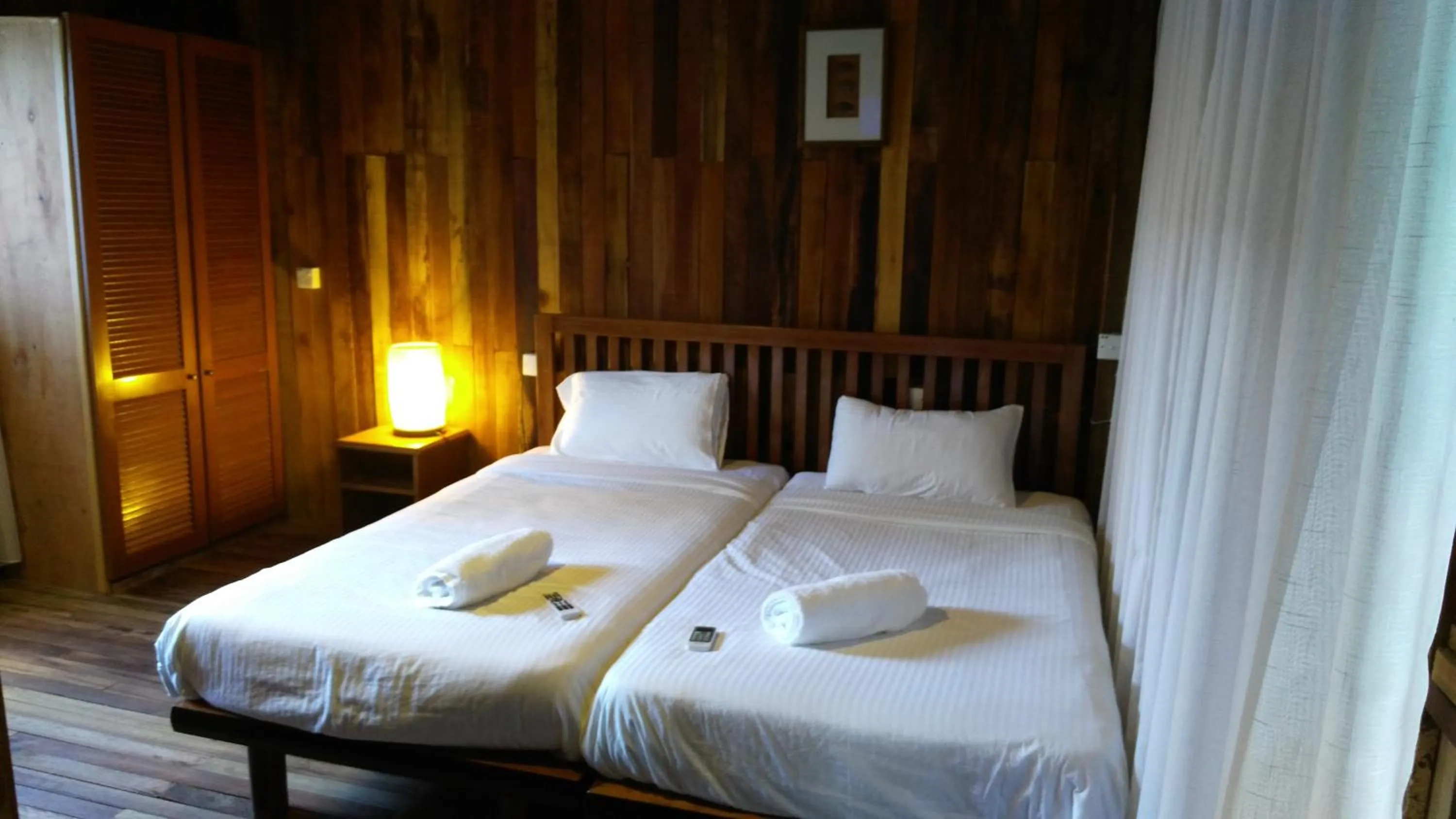 Bed in Joe Fisherman Inn