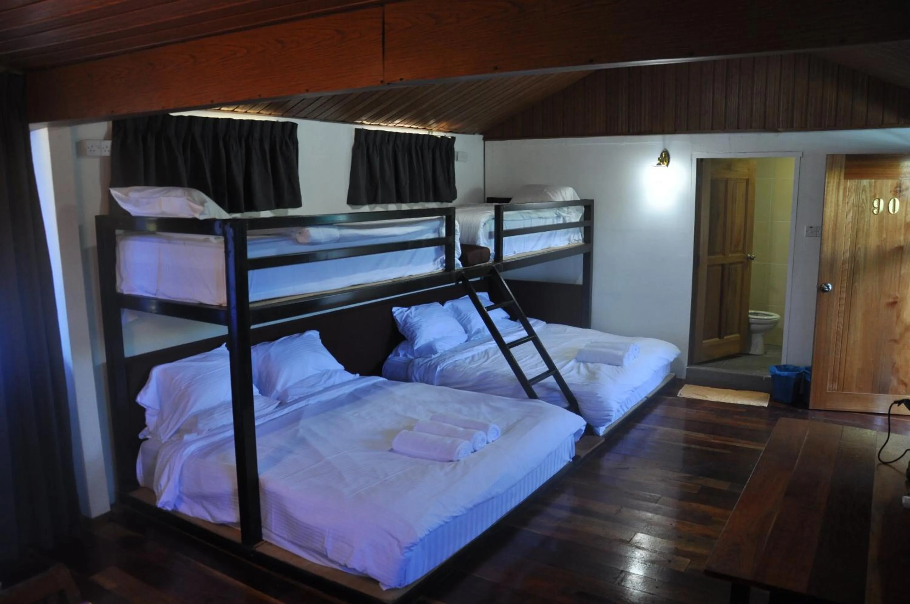 Bed in Joe Fisherman Inn