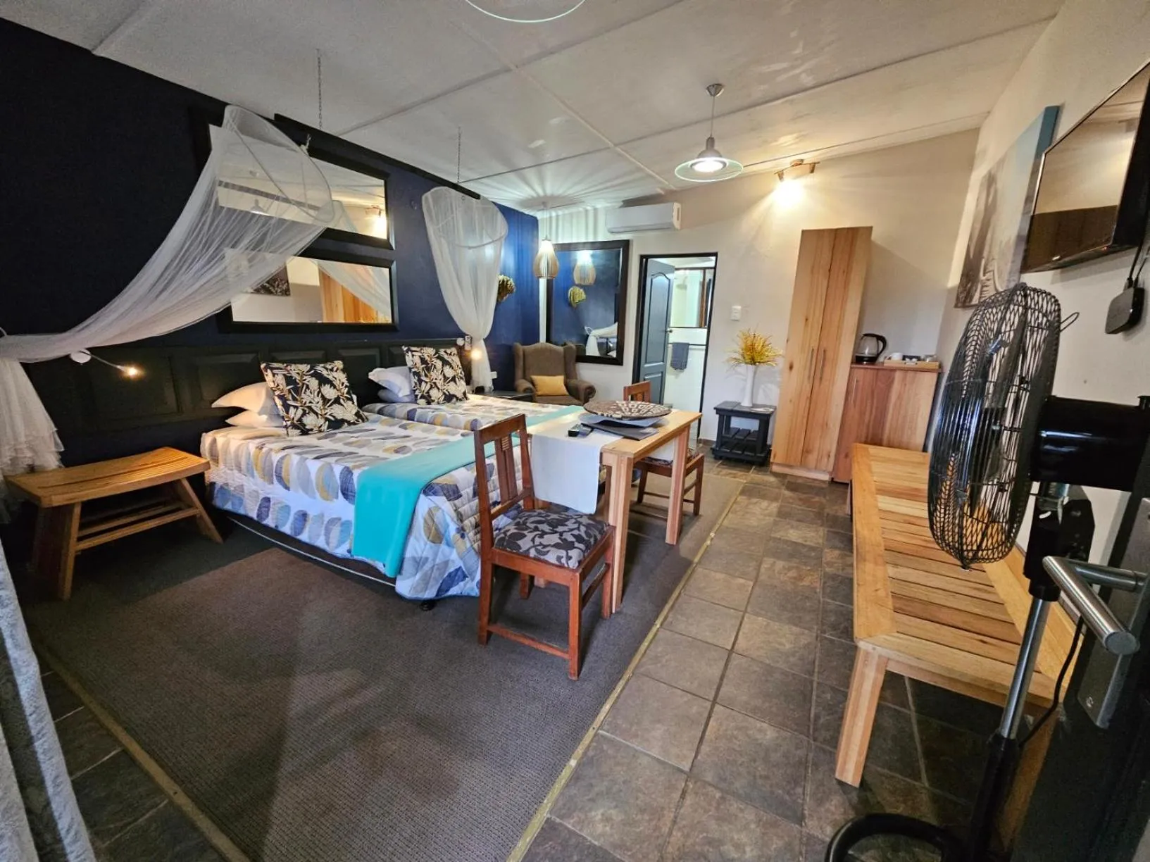 Photo of the whole room, Bed in Umlilo Guest House