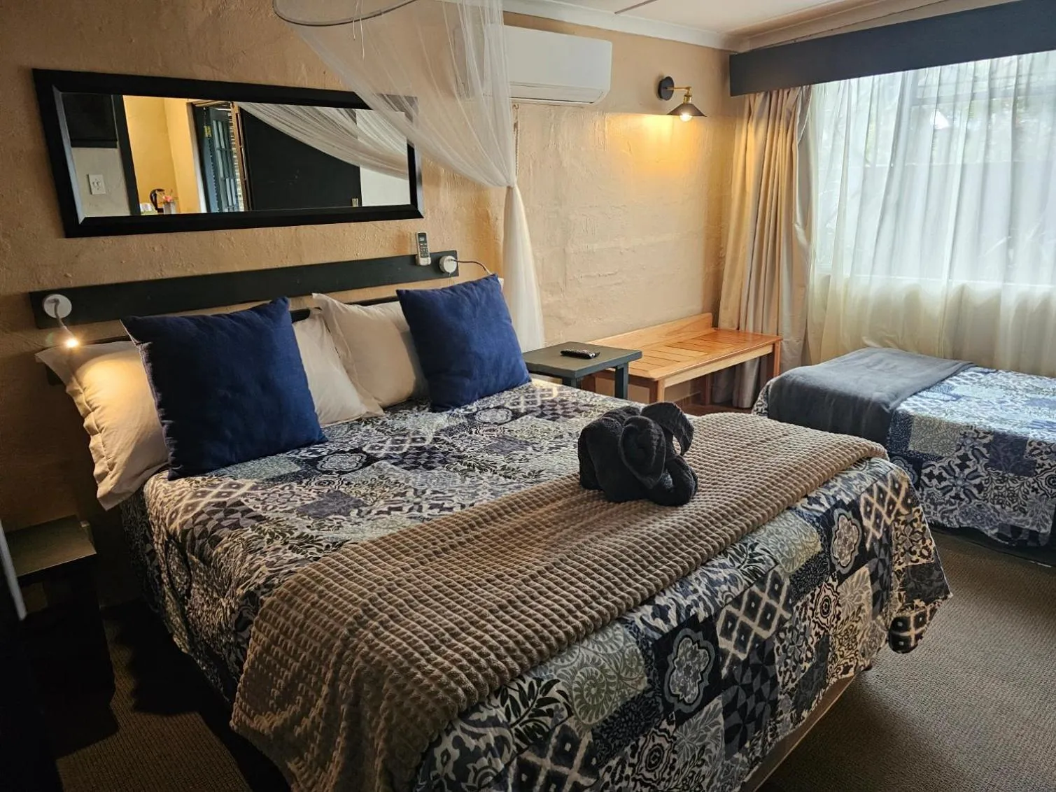 Bedroom, Bed in Umlilo Guest House