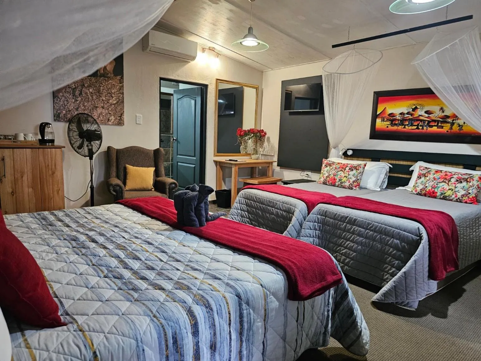 Photo of the whole room, Bed in Umlilo Guest House