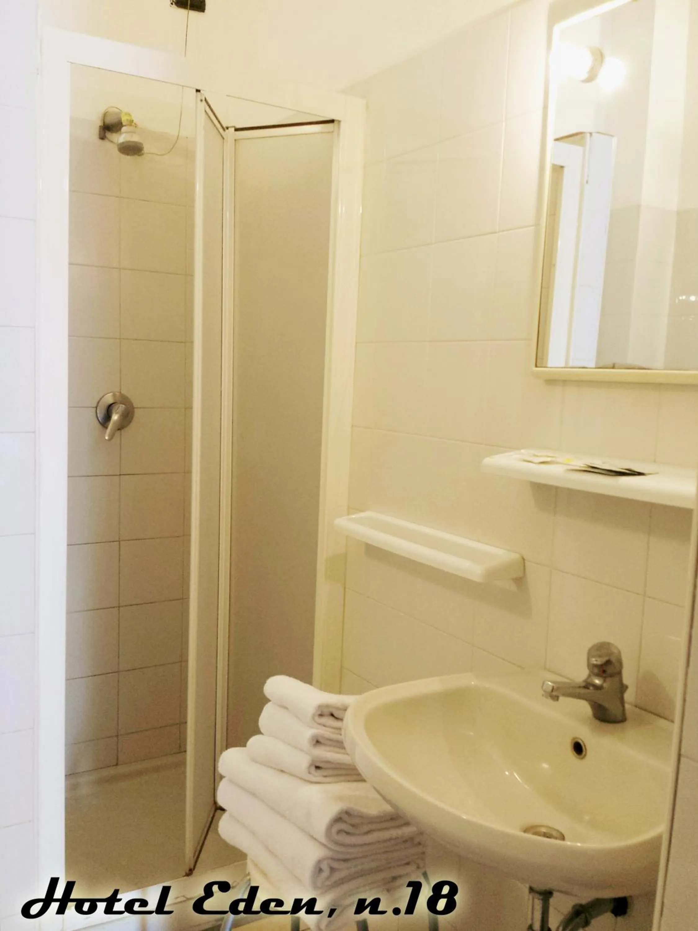 Shower in Hotel Eden