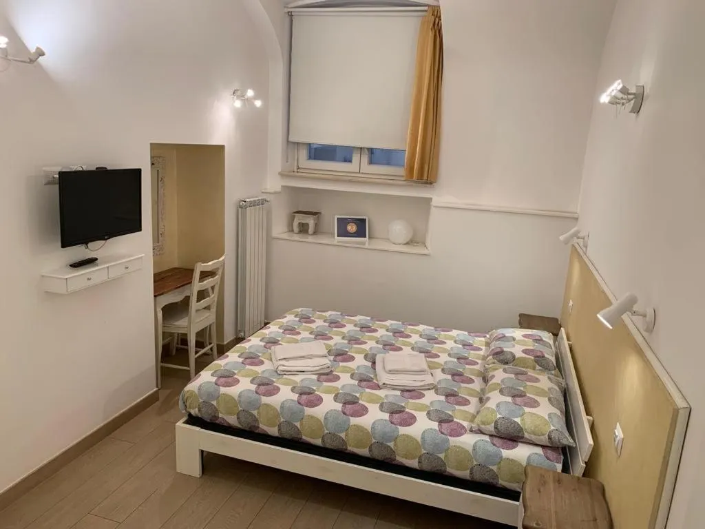 Photo of the whole room, Bed in La Casetta di Ely