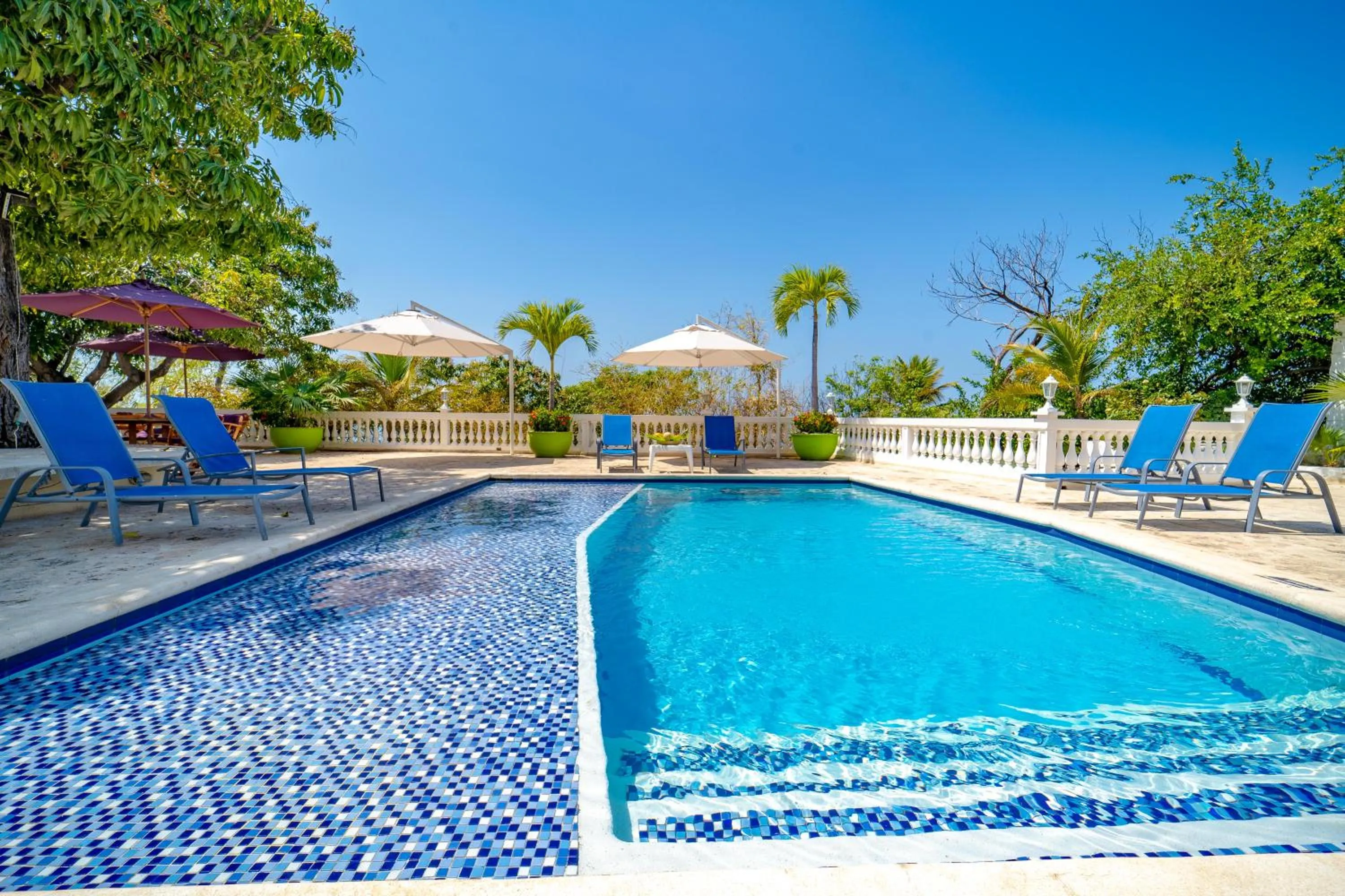 Swimming pool in Hotel Santorini Casablanca Resort