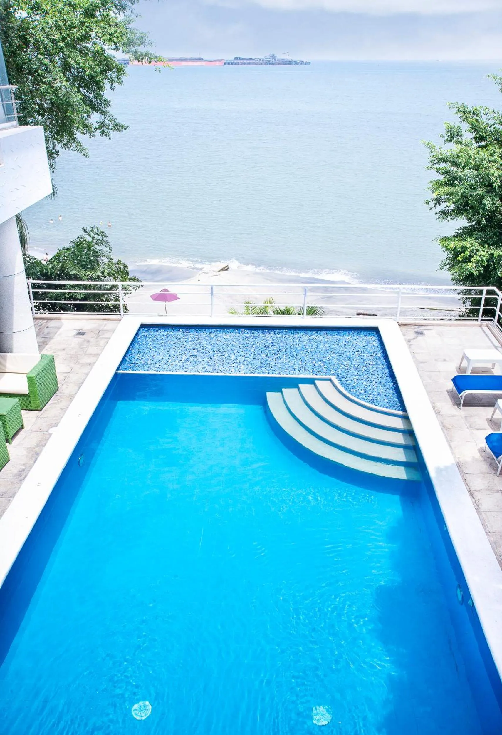 Swimming pool in Hotel Santorini Casablanca Resort
