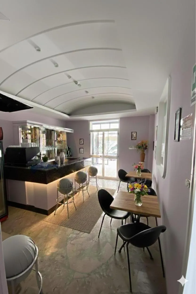 Restaurant/places to eat in Hotel Ornella