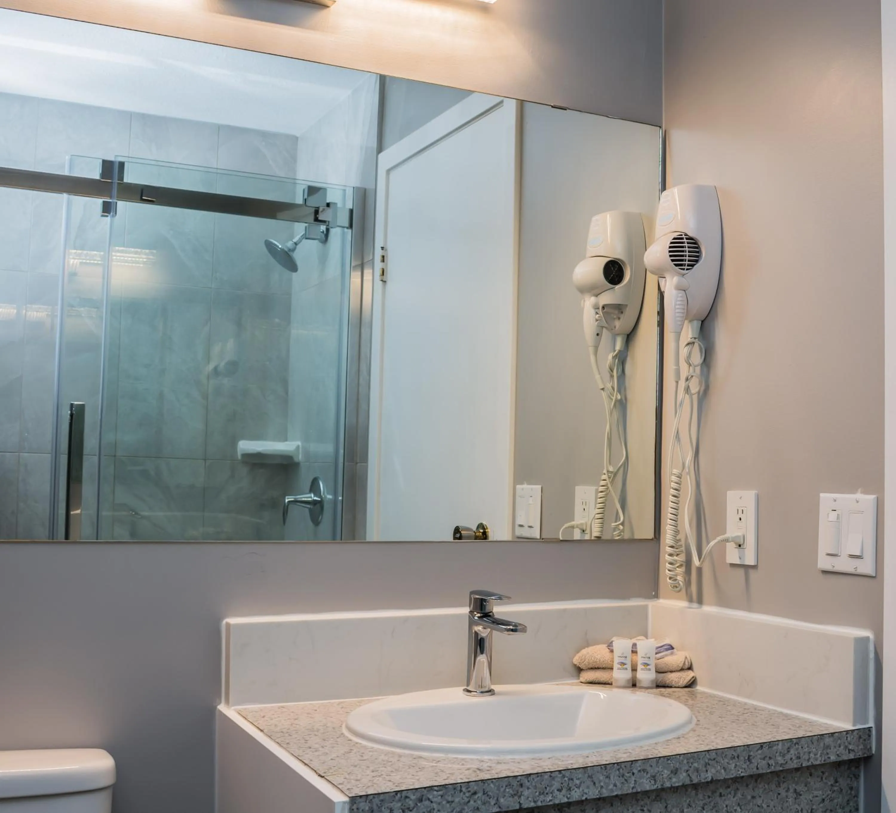 Shower in Fox Creek Inn