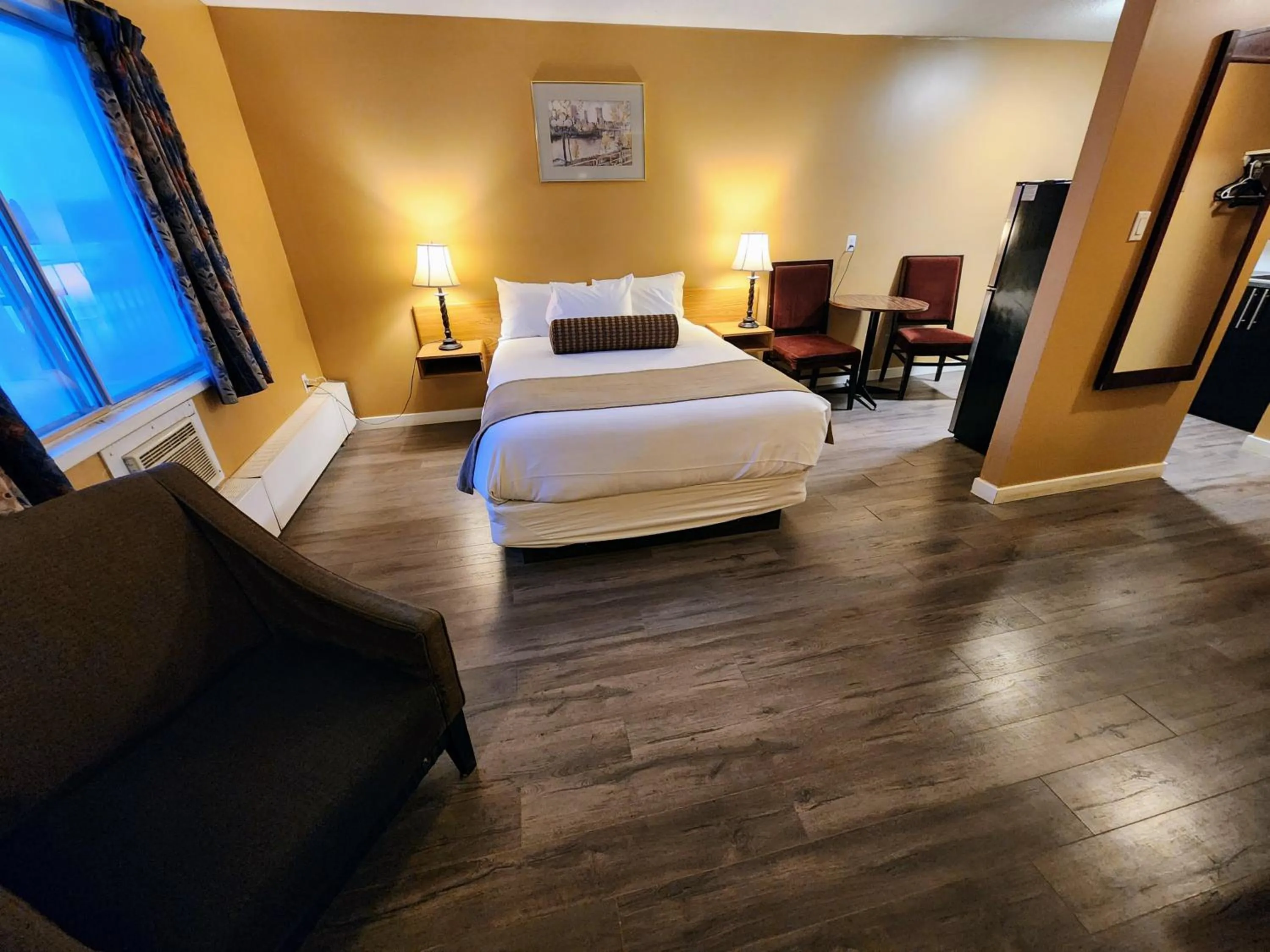 Bed in Fox Creek Inn