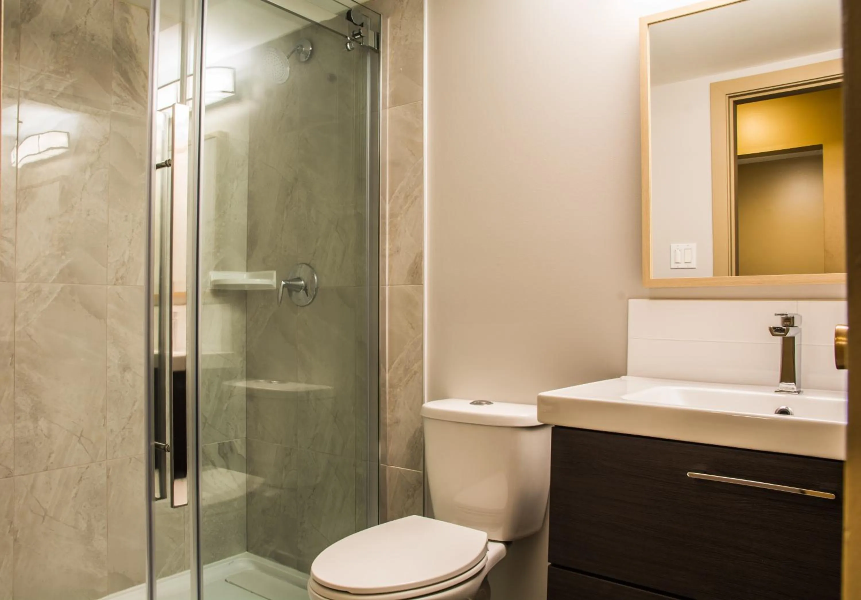 Shower in Fox Creek Inn