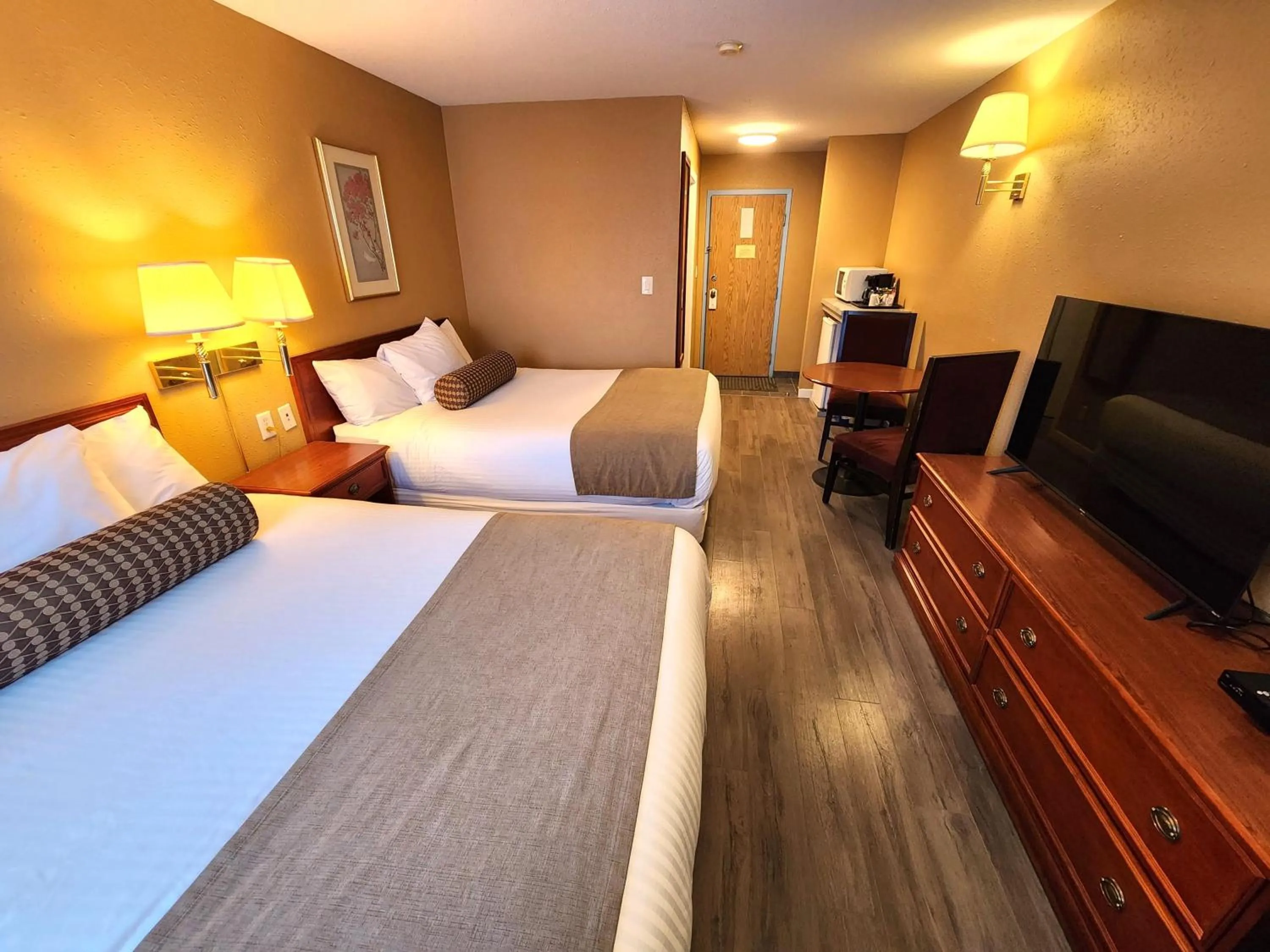 Bed in Fox Creek Inn