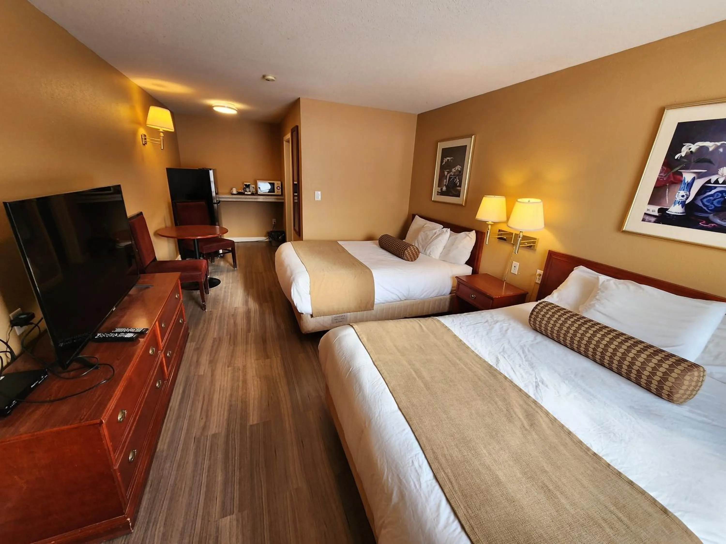 Bed in Fox Creek Inn