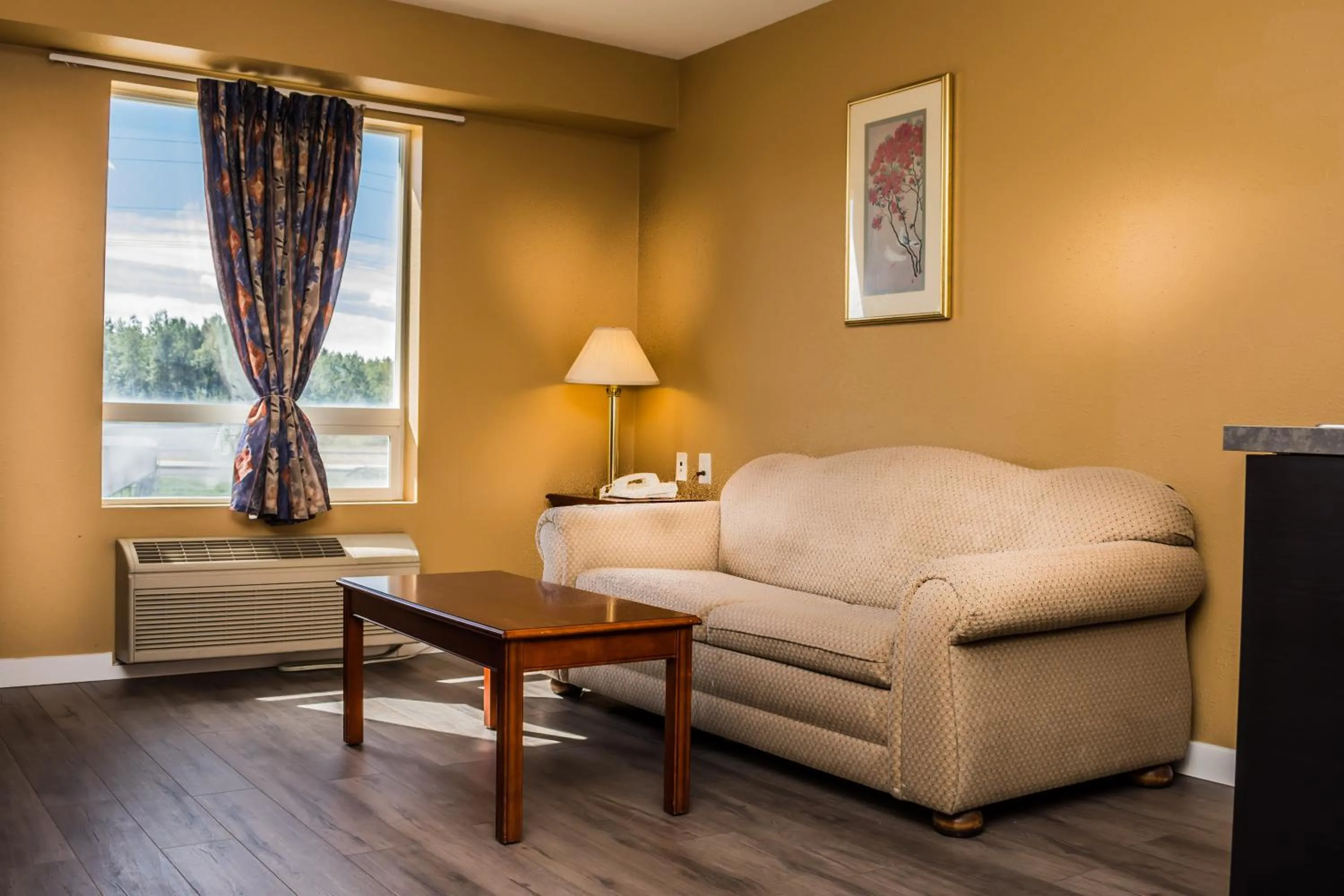 Living room in Fox Creek Inn