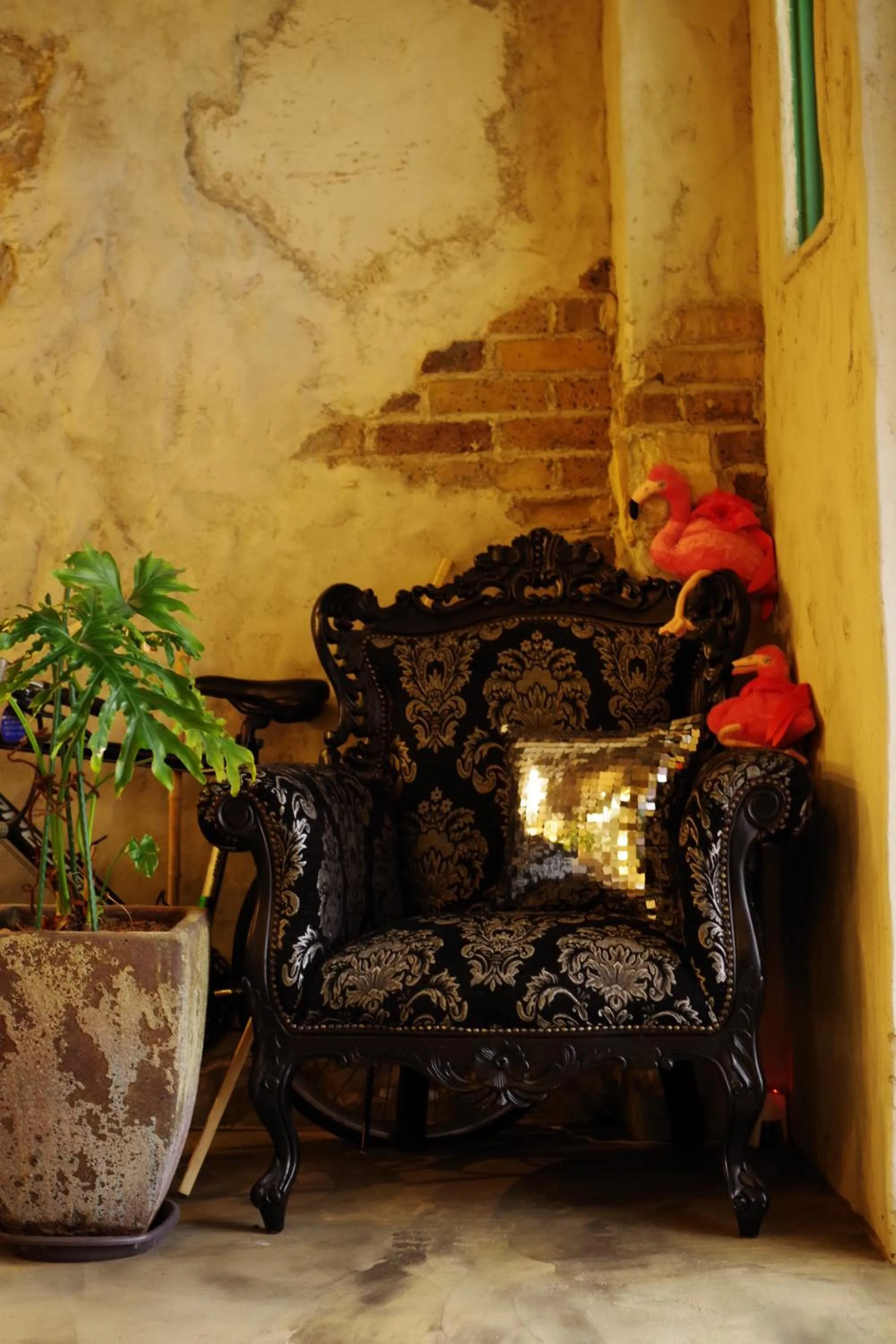 Communal lounge/ TV room in Cinnamon Guesthouse Dogo