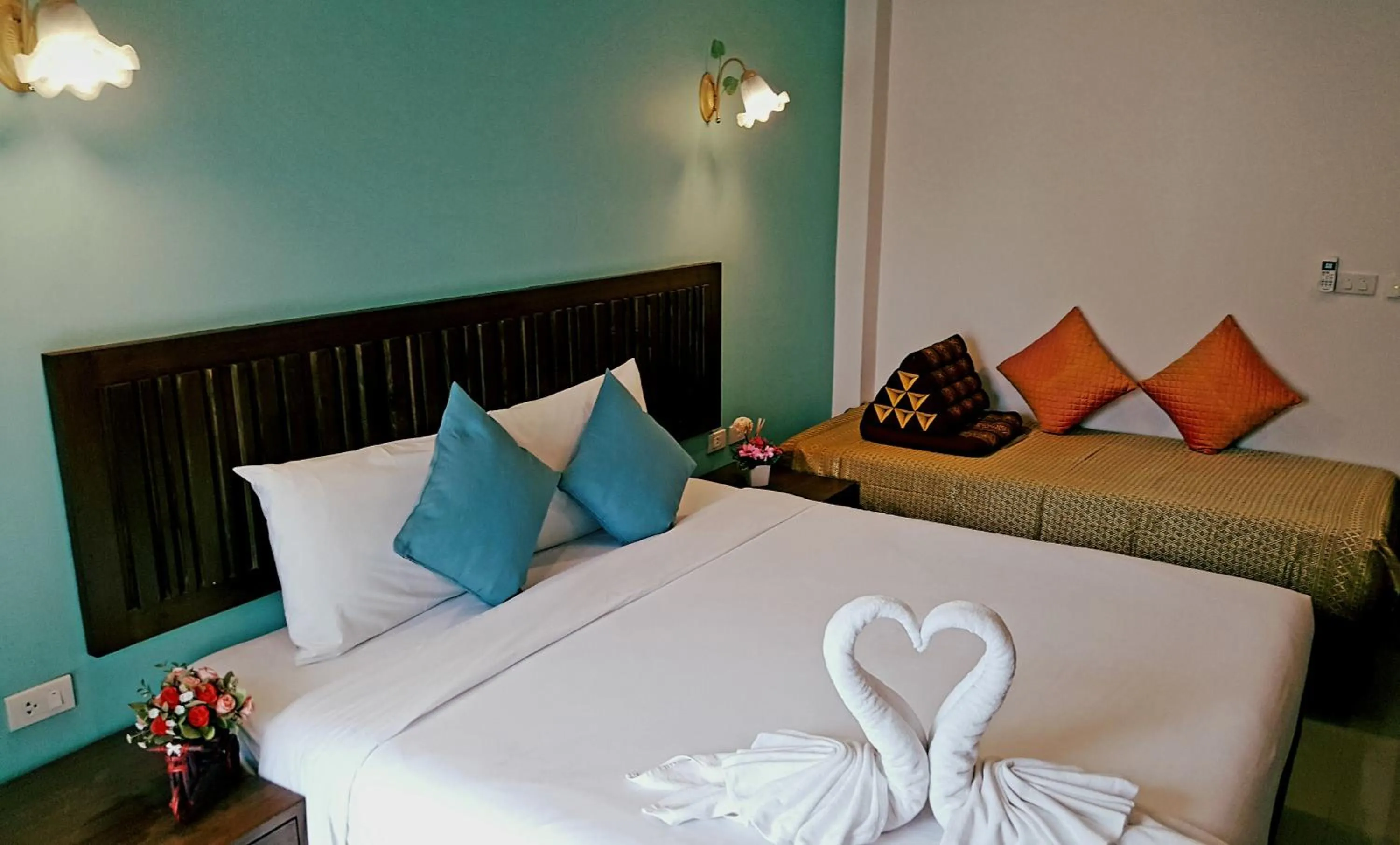 Photo of the whole room, Bed in BS Airport at Phuket