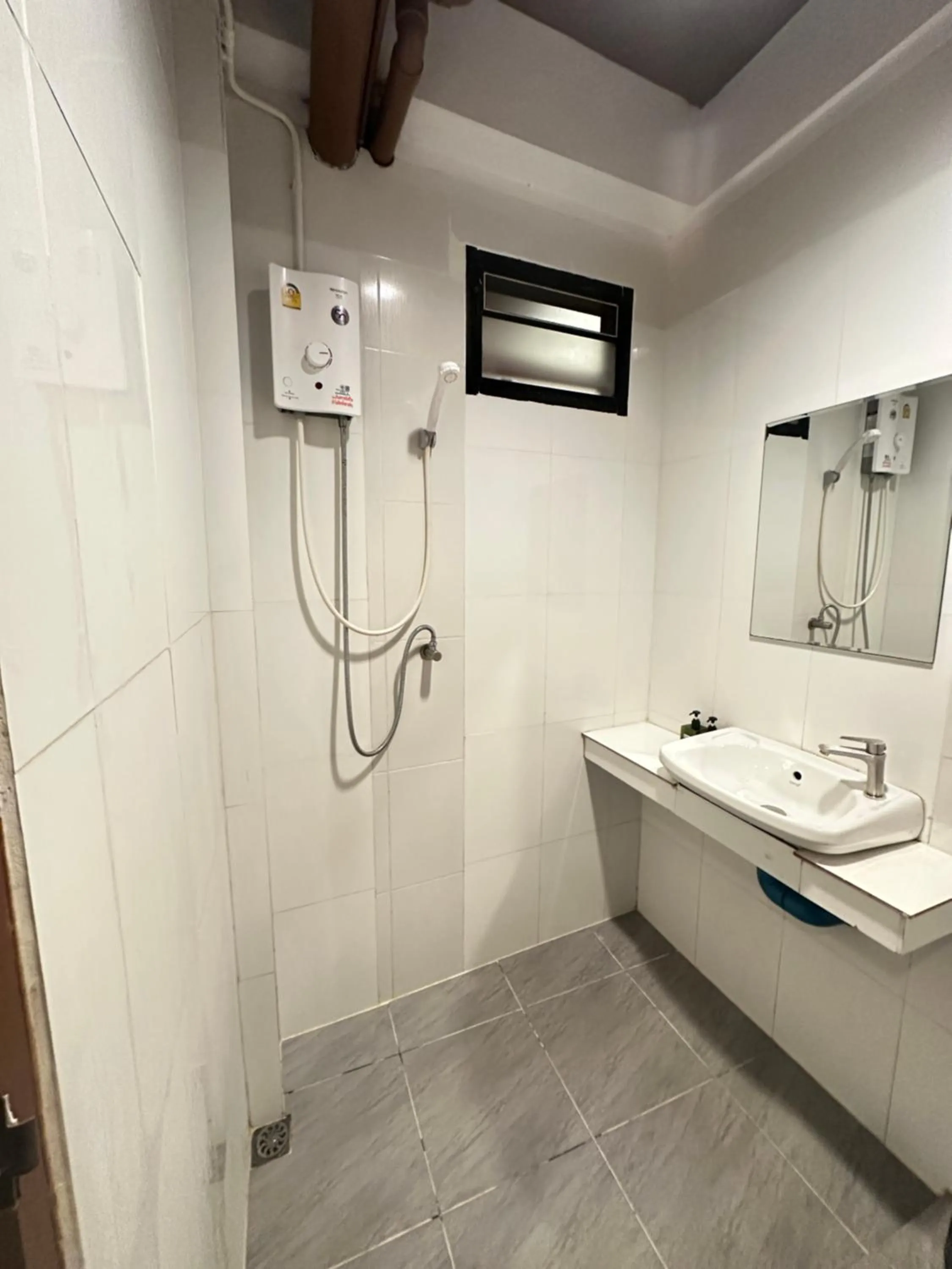 Bathroom in Phi Phi Green House & Sunsky Hostel