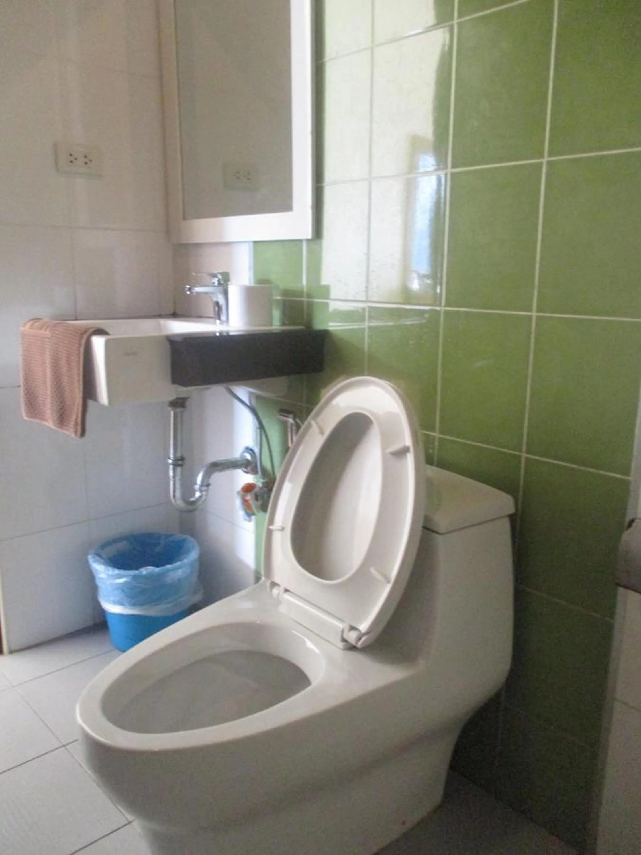 Bathroom in Phi Phi Green House & Sunsky Hostel