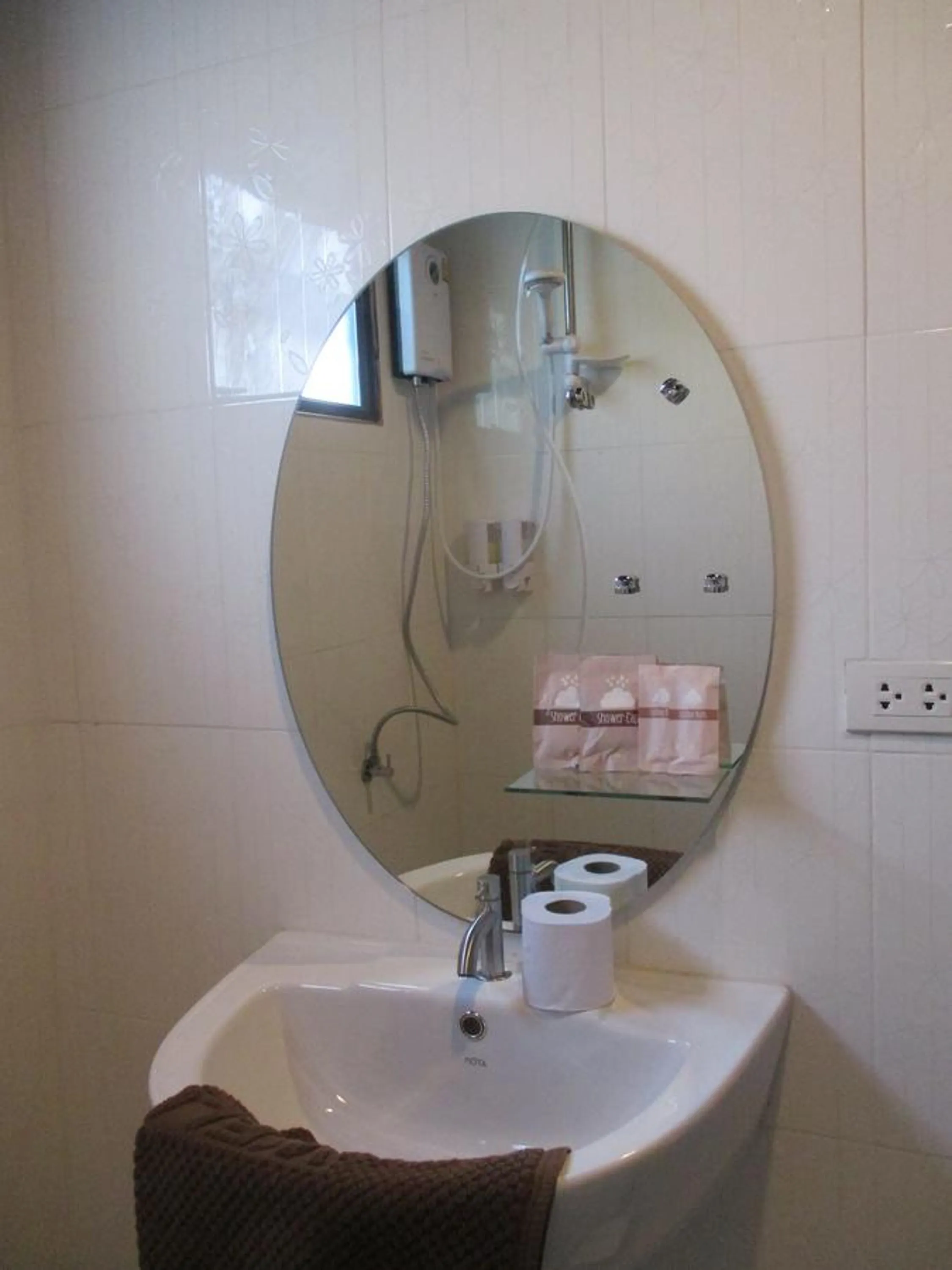 Bathroom in Phi Phi Green House & Sunsky Hostel