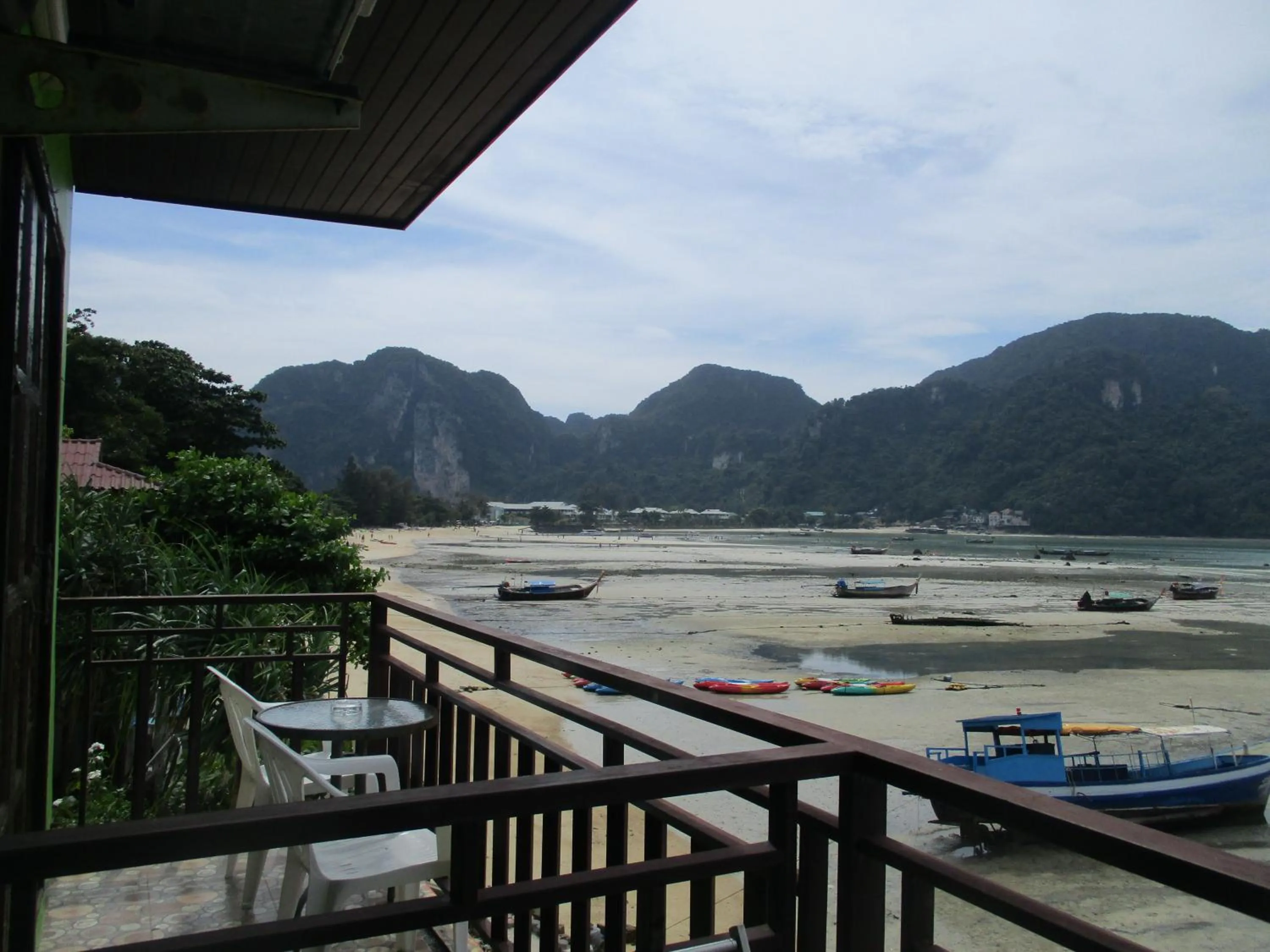 Balcony/Terrace in Phi Phi Green House & Sunsky Hostel