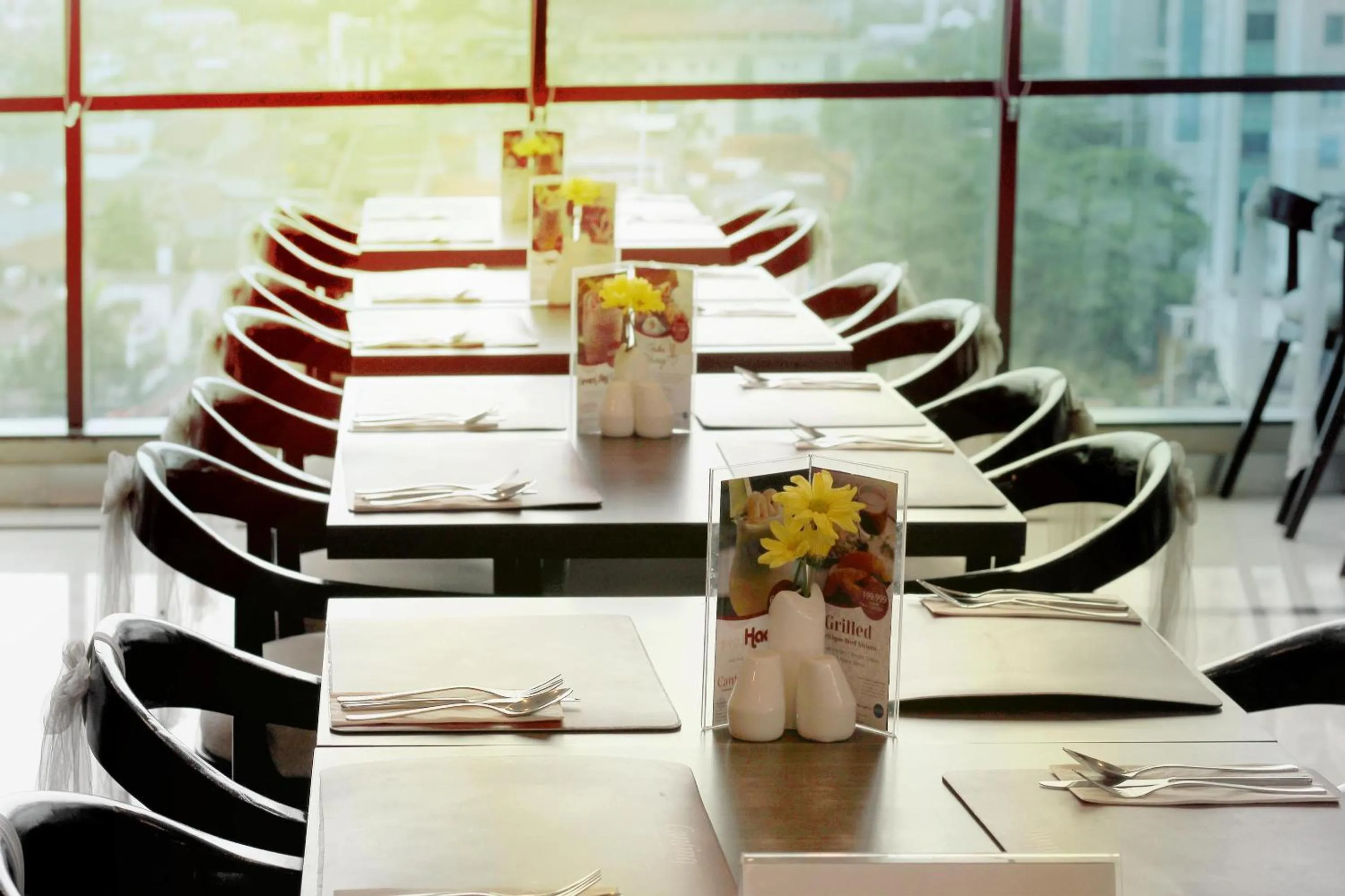 Restaurant/places to eat in Vasaka Hotel Jakarta Managed by Dafam