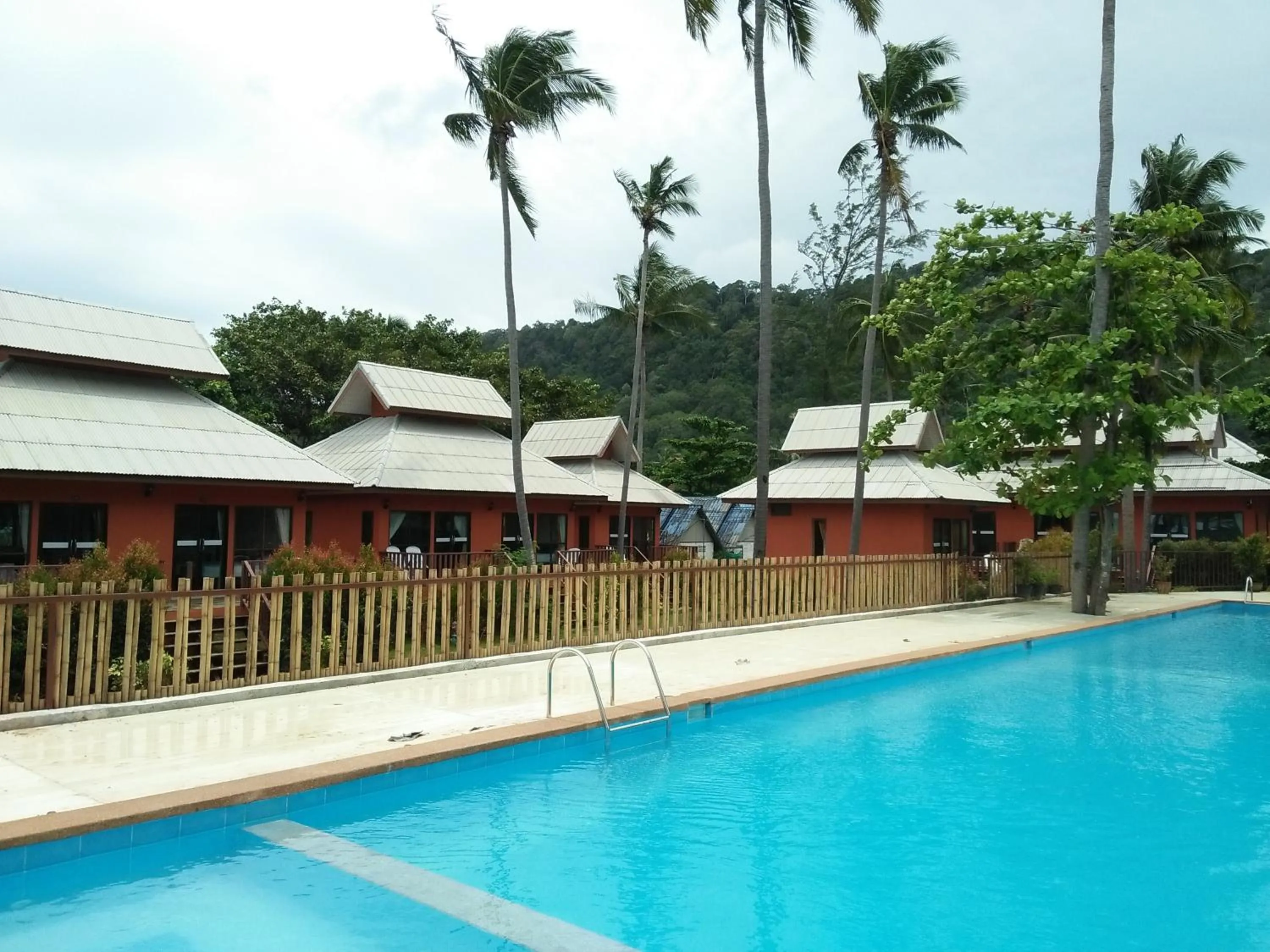 Swimming pool in Lanta Cottage - SHA Plus