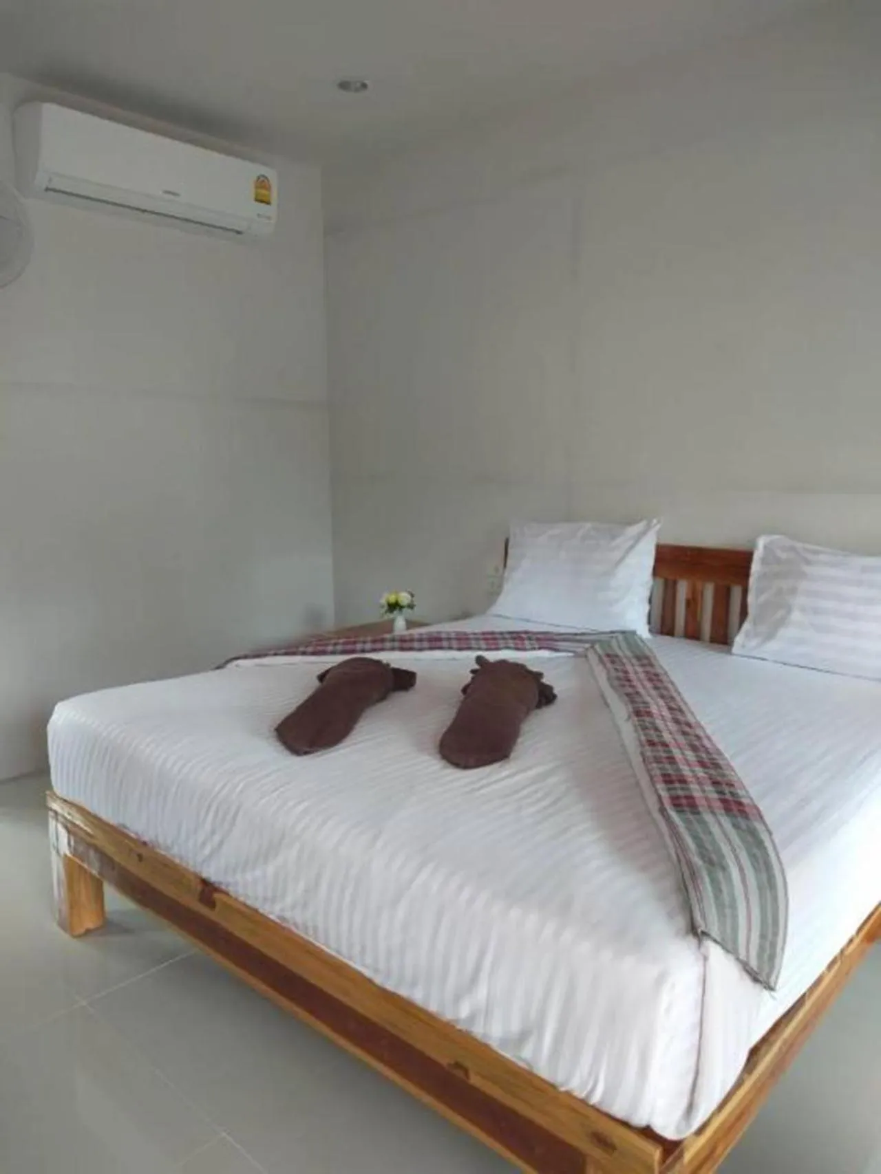 Bed in Lanta Cottage - SHA Plus