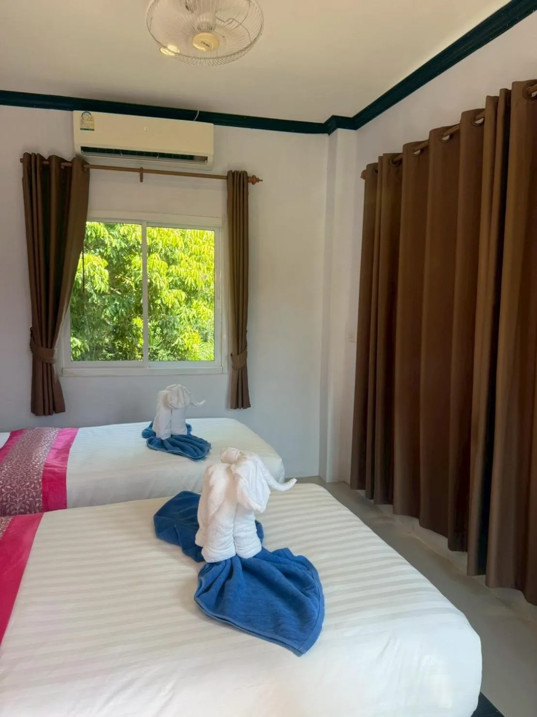 Bed in Lanta Lapaya Resort