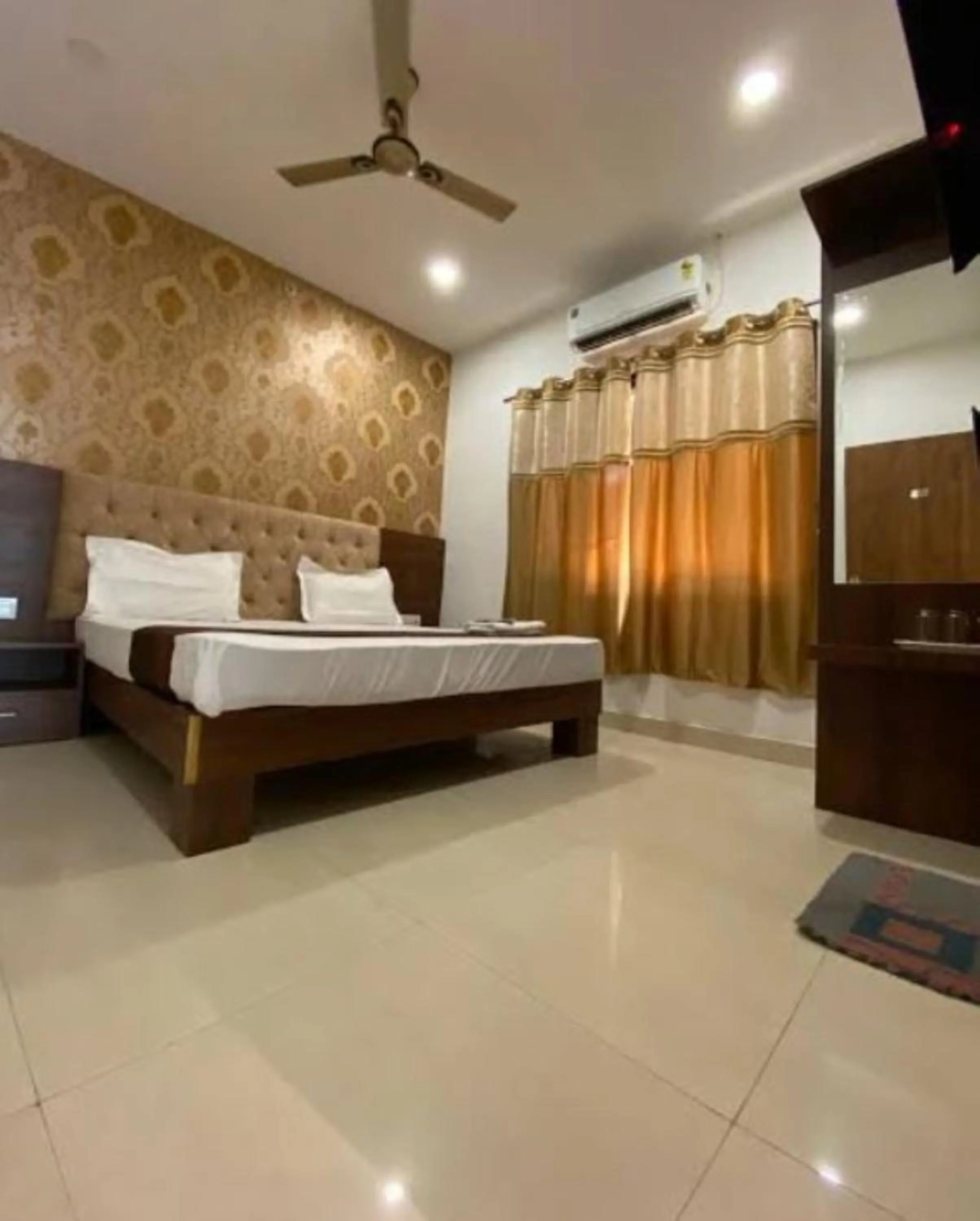 Bed in Hotel J-K Residency Amritsar