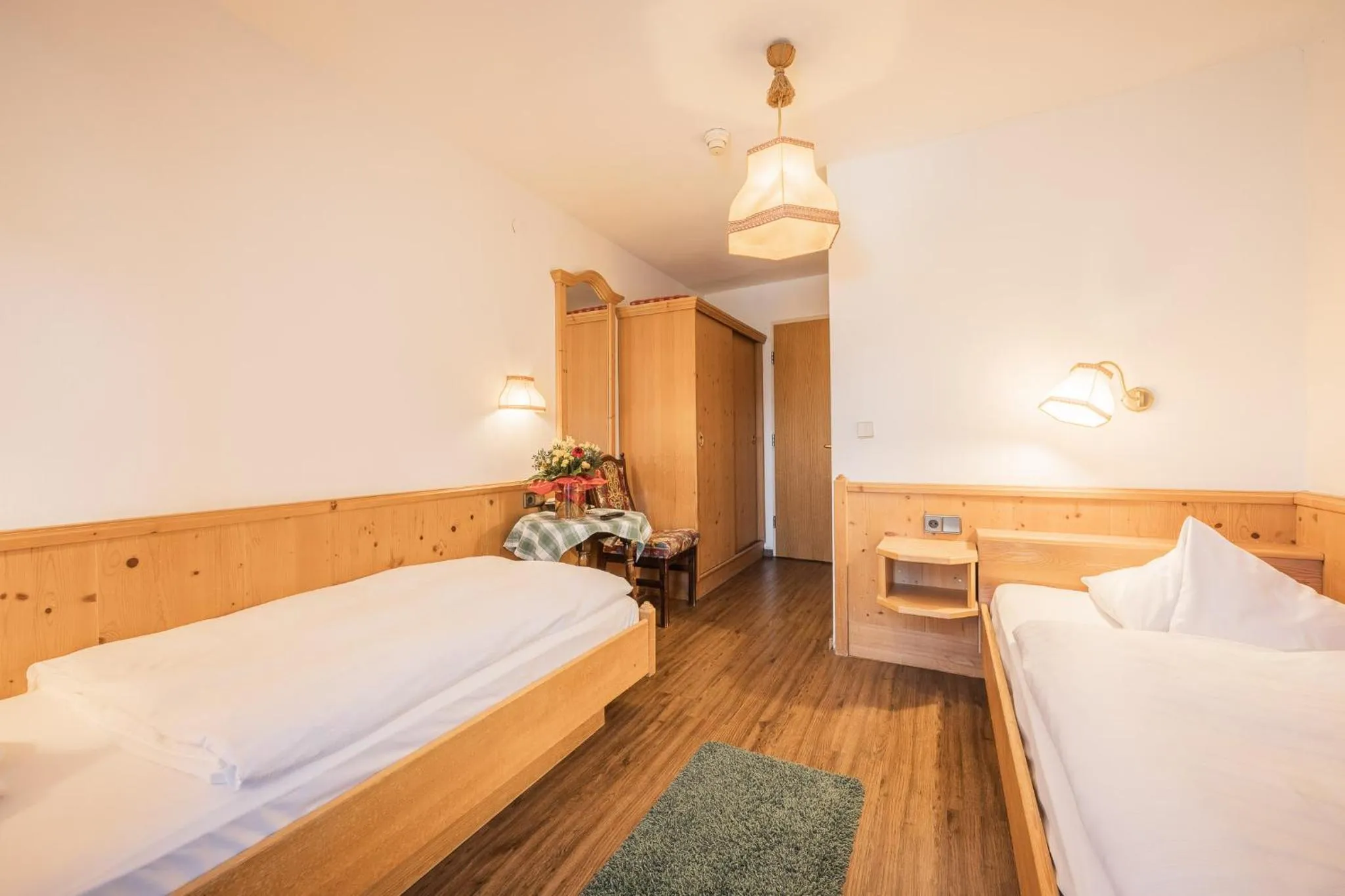 Staff, Bed in Batzenhäusl