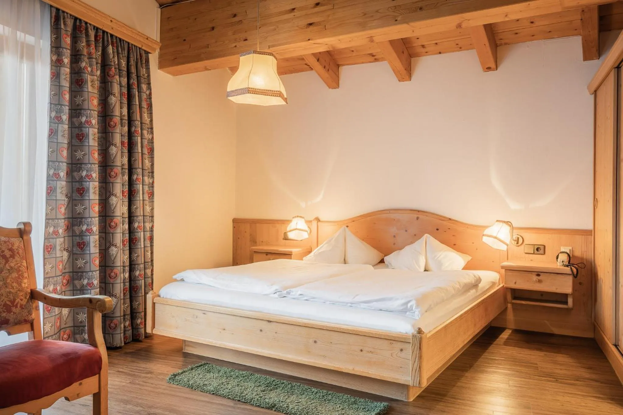 Staff, Bed in Batzenhäusl