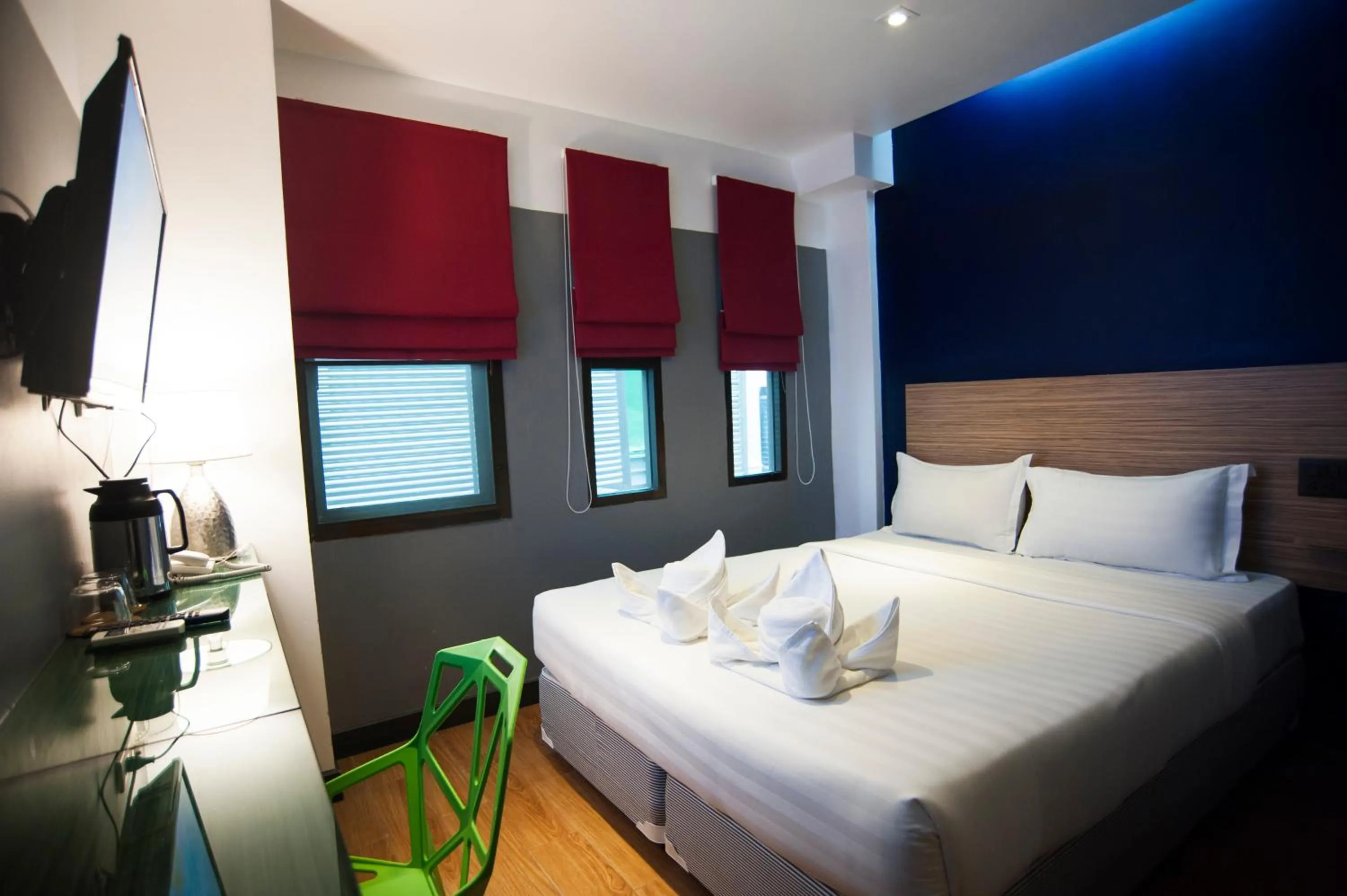 Day, Bed in Cloud 9 Lodge