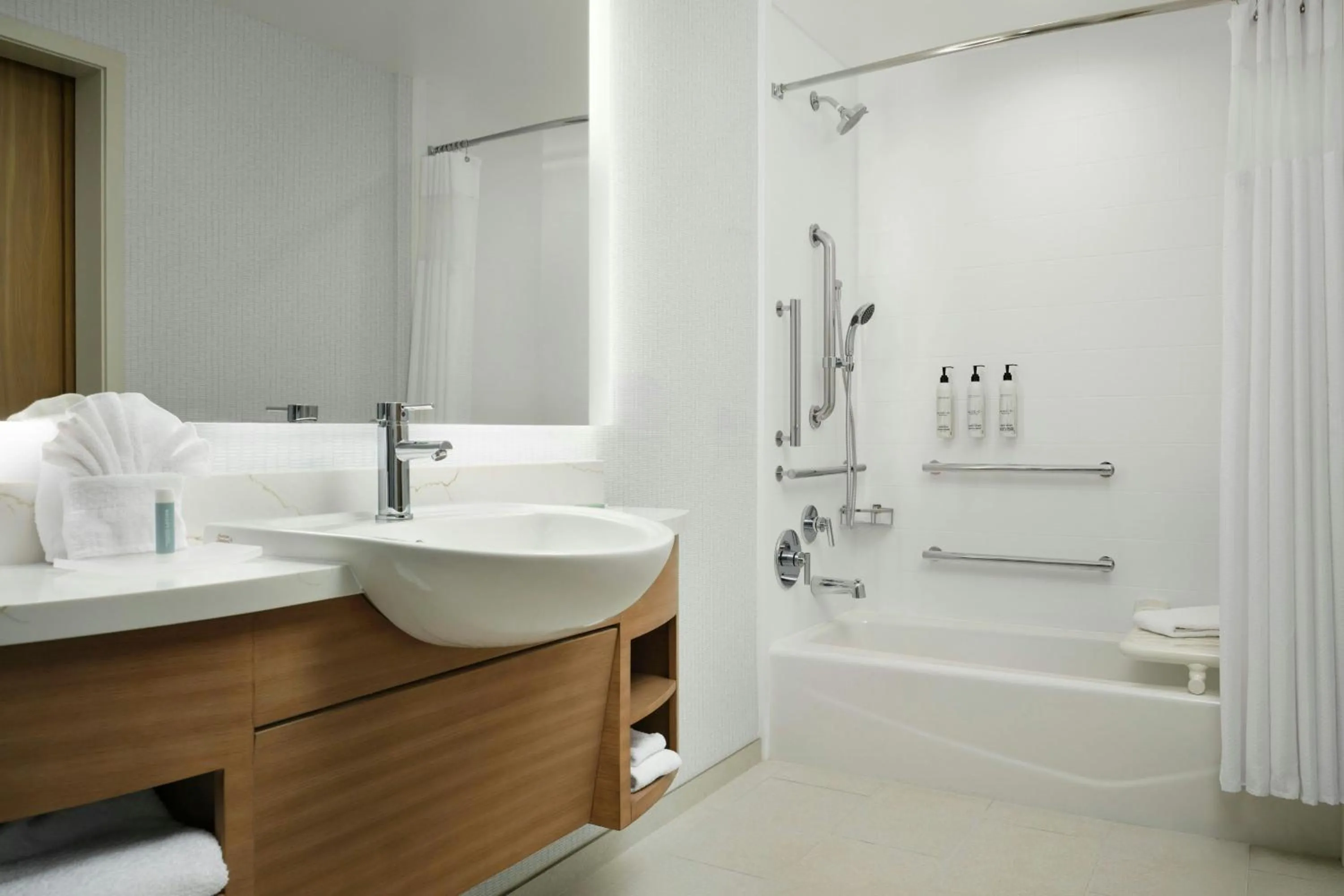 Bathroom in SpringHill Suites by Marriott Ventura Oxnard
