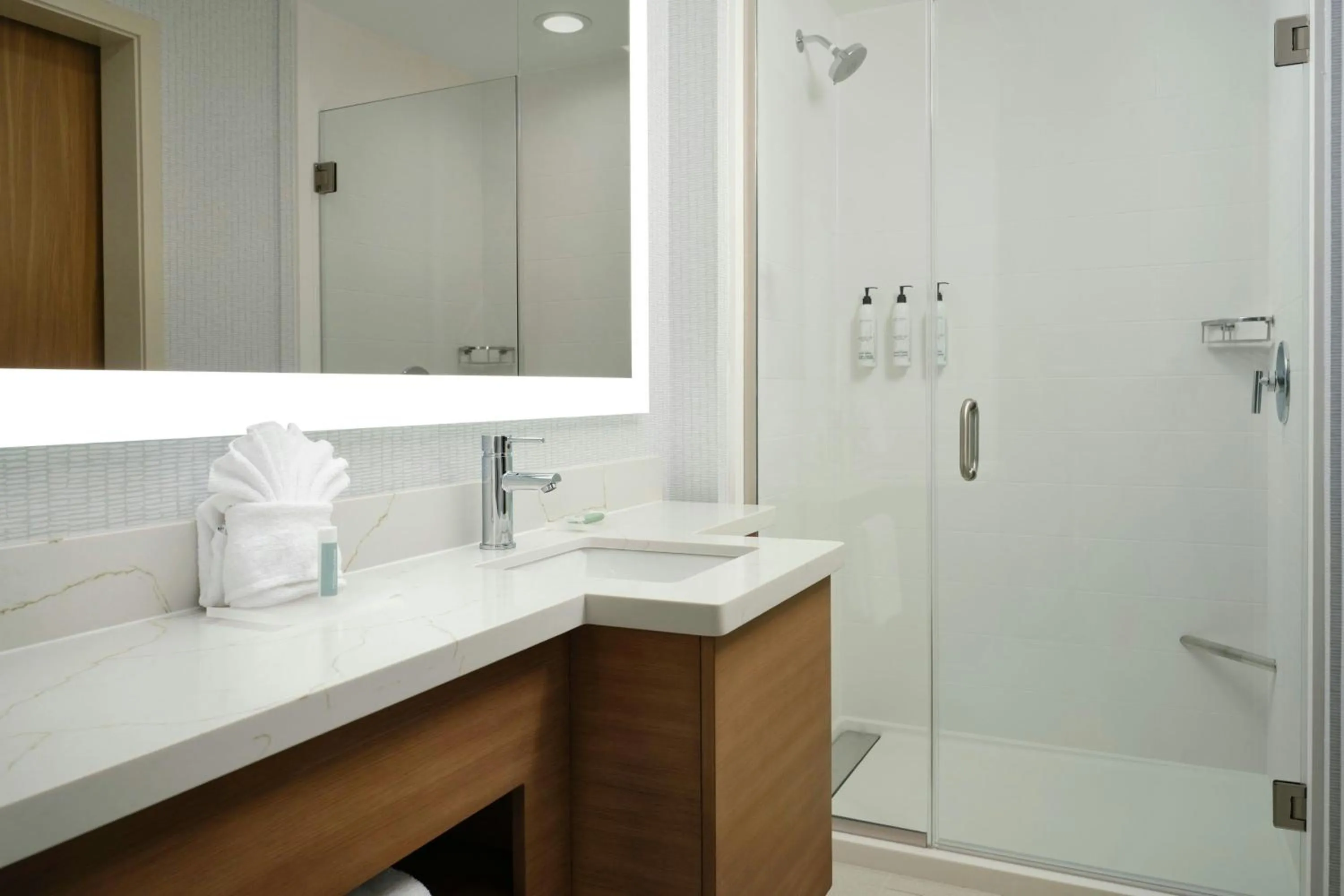 Bathroom in SpringHill Suites by Marriott Ventura Oxnard