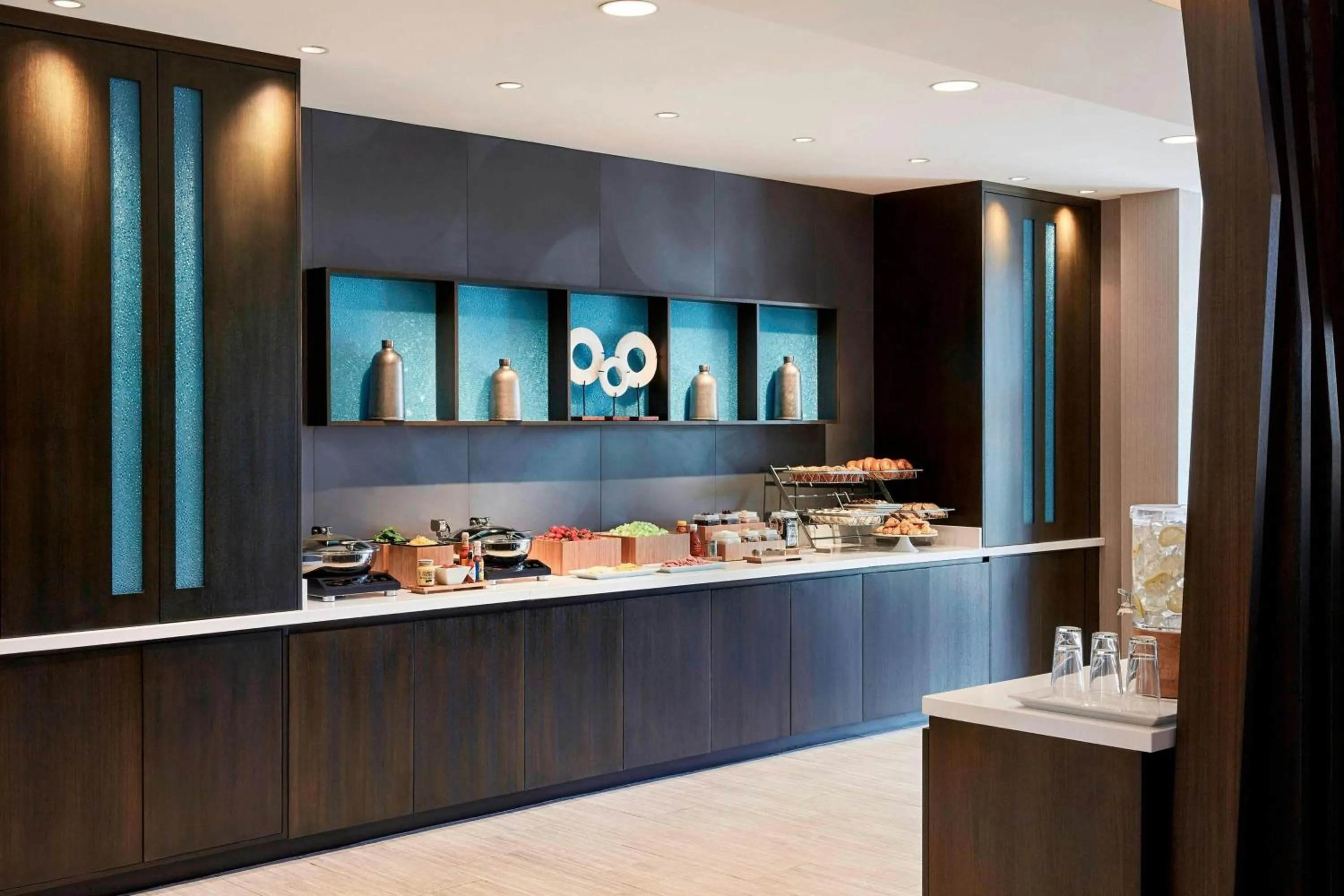Breakfast in SpringHill Suites by Marriott Ventura Oxnard